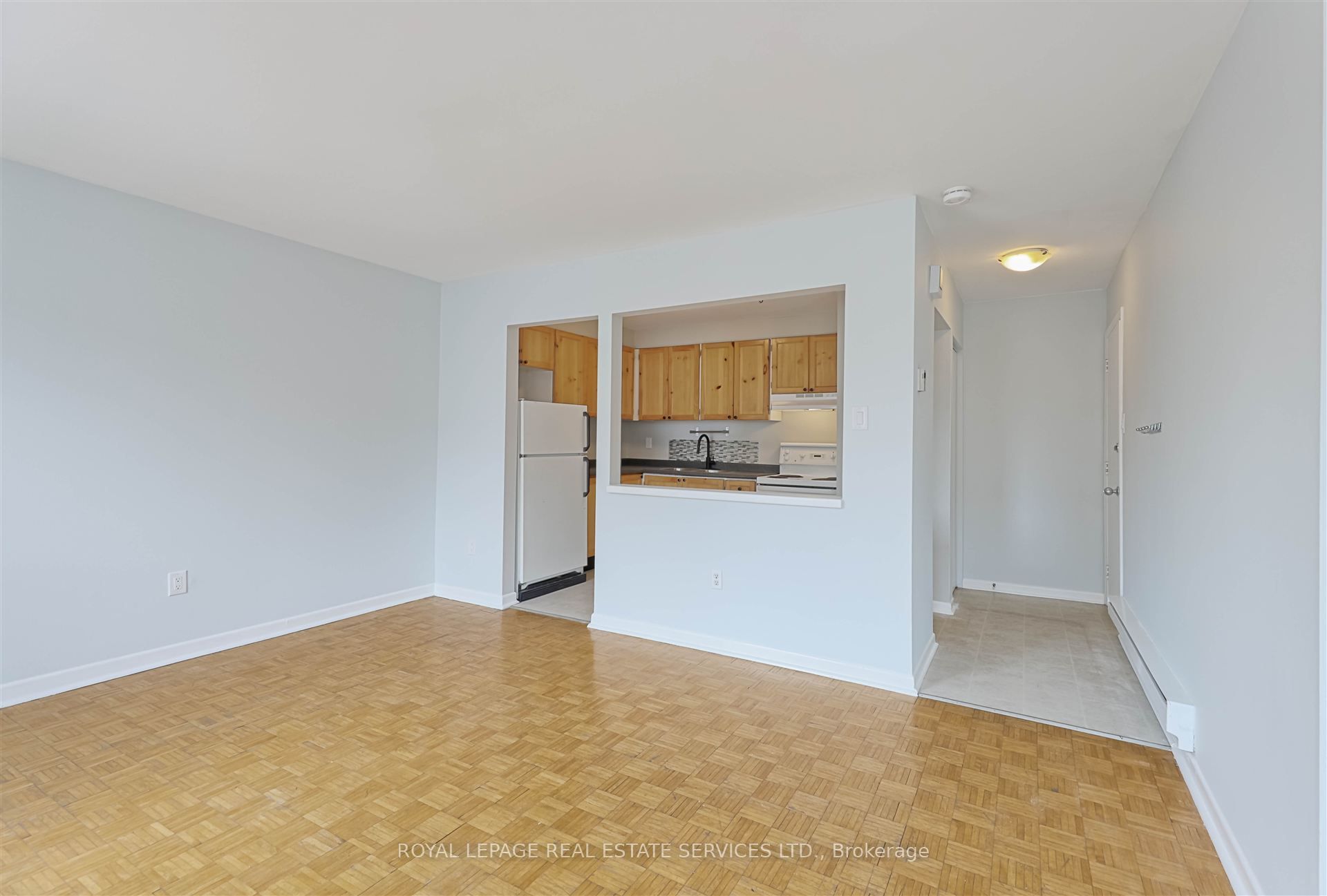 2875 Bloor Street W Back Property Photo 2