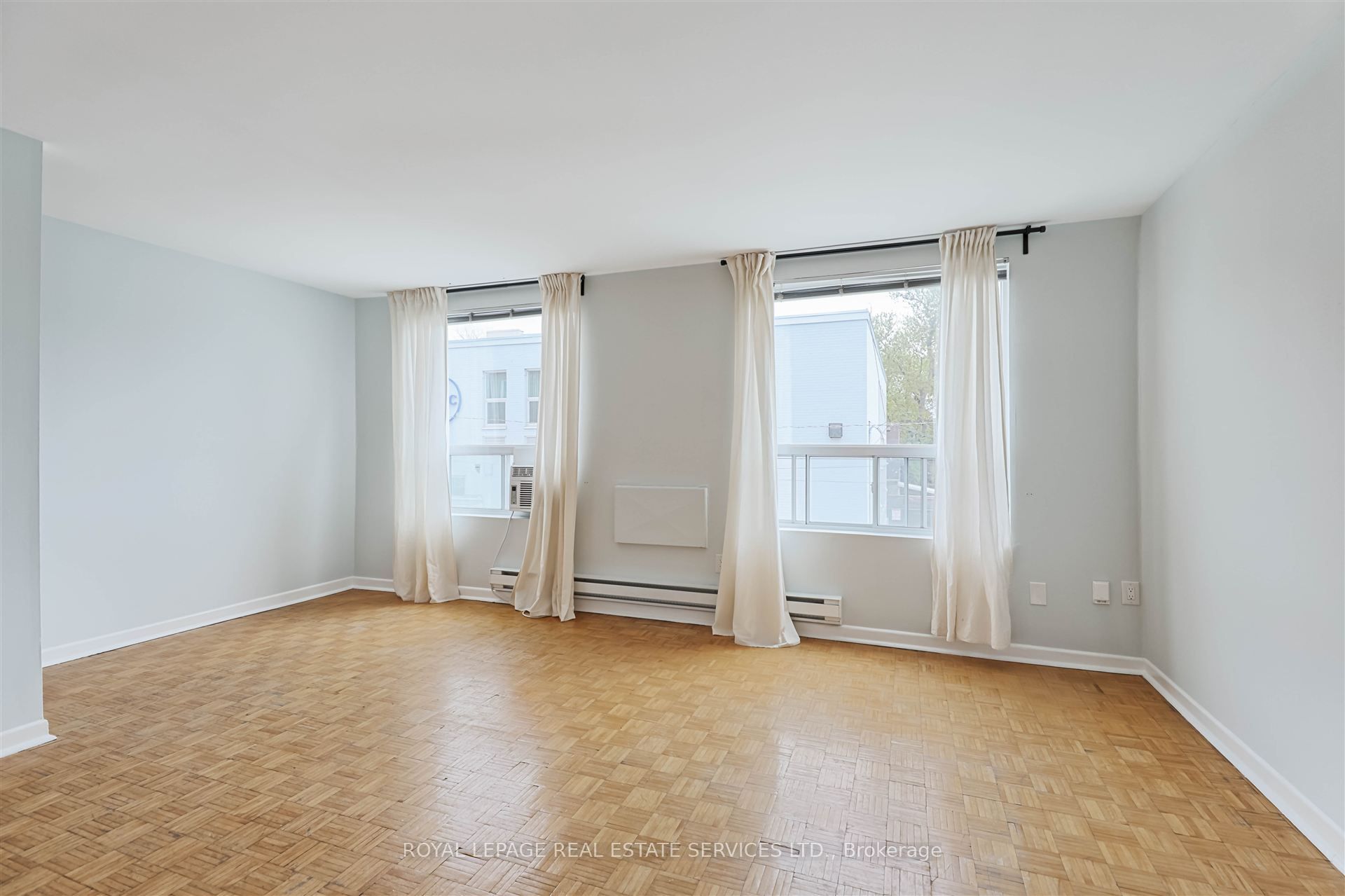 2875 Bloor Street W Back Property Photo 3