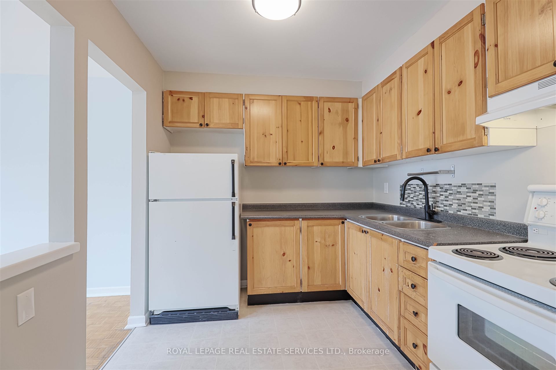 2875 Bloor Street W Back Property Photo 6