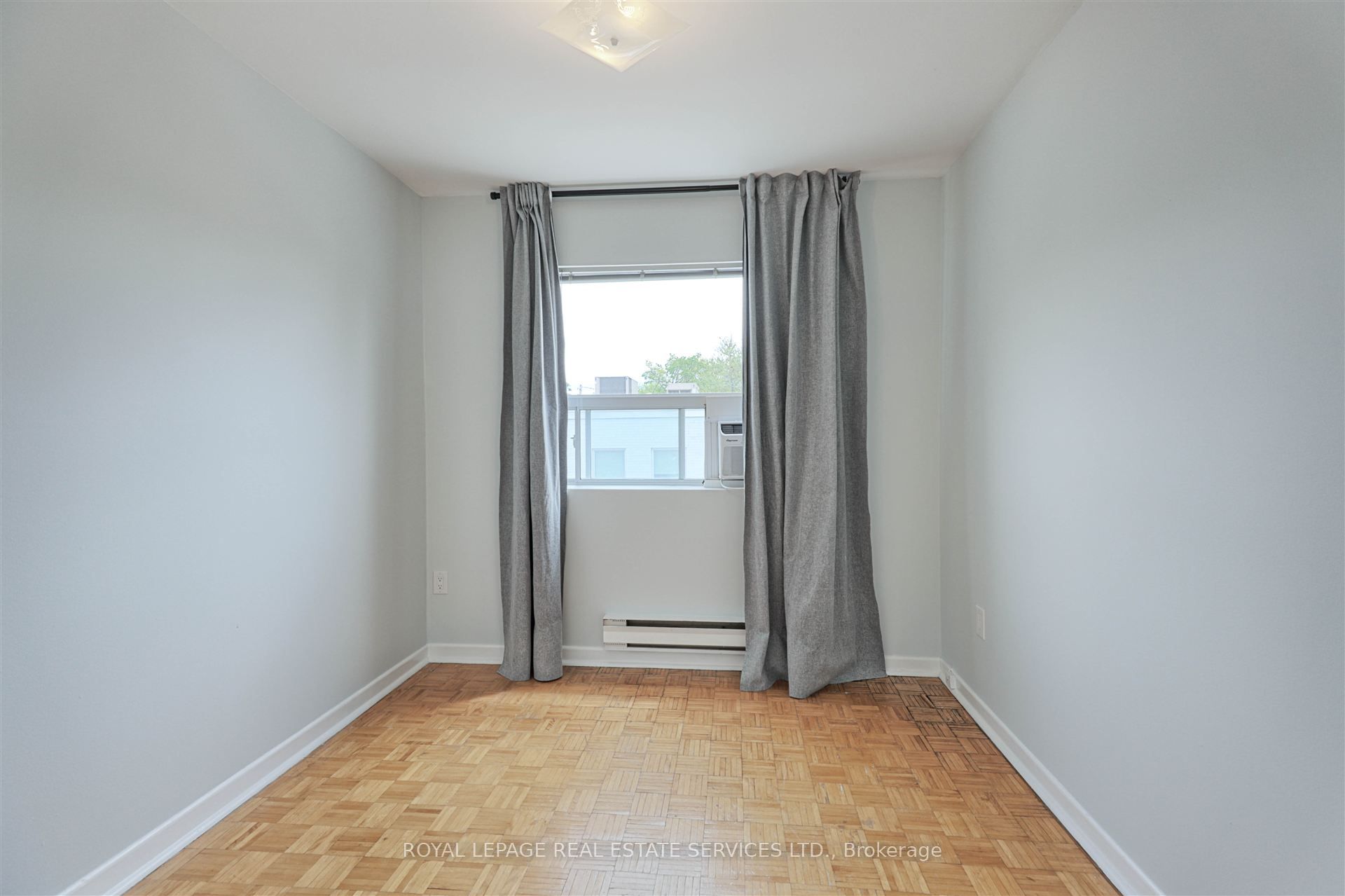 2875 Bloor Street W Back Property Photo 10