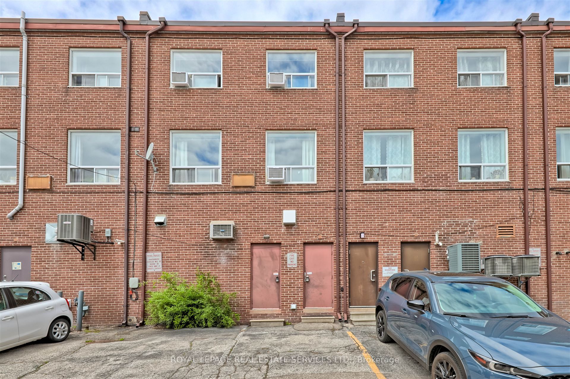 2875 Bloor Street W Back Property Photo 15