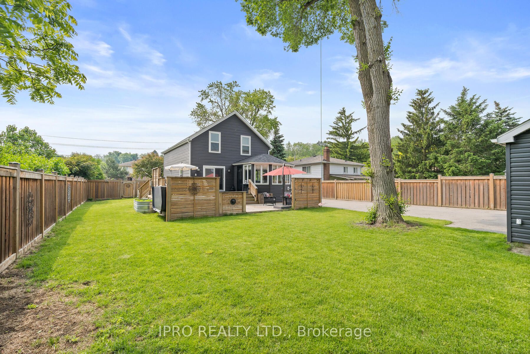 89 John St Property Photo 36