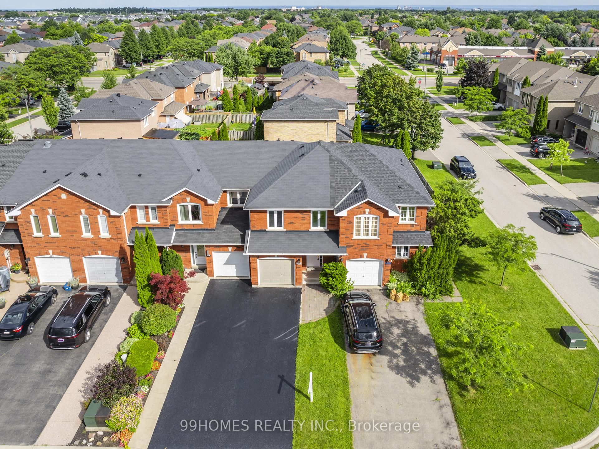 2227 Pell Cres Property Photo