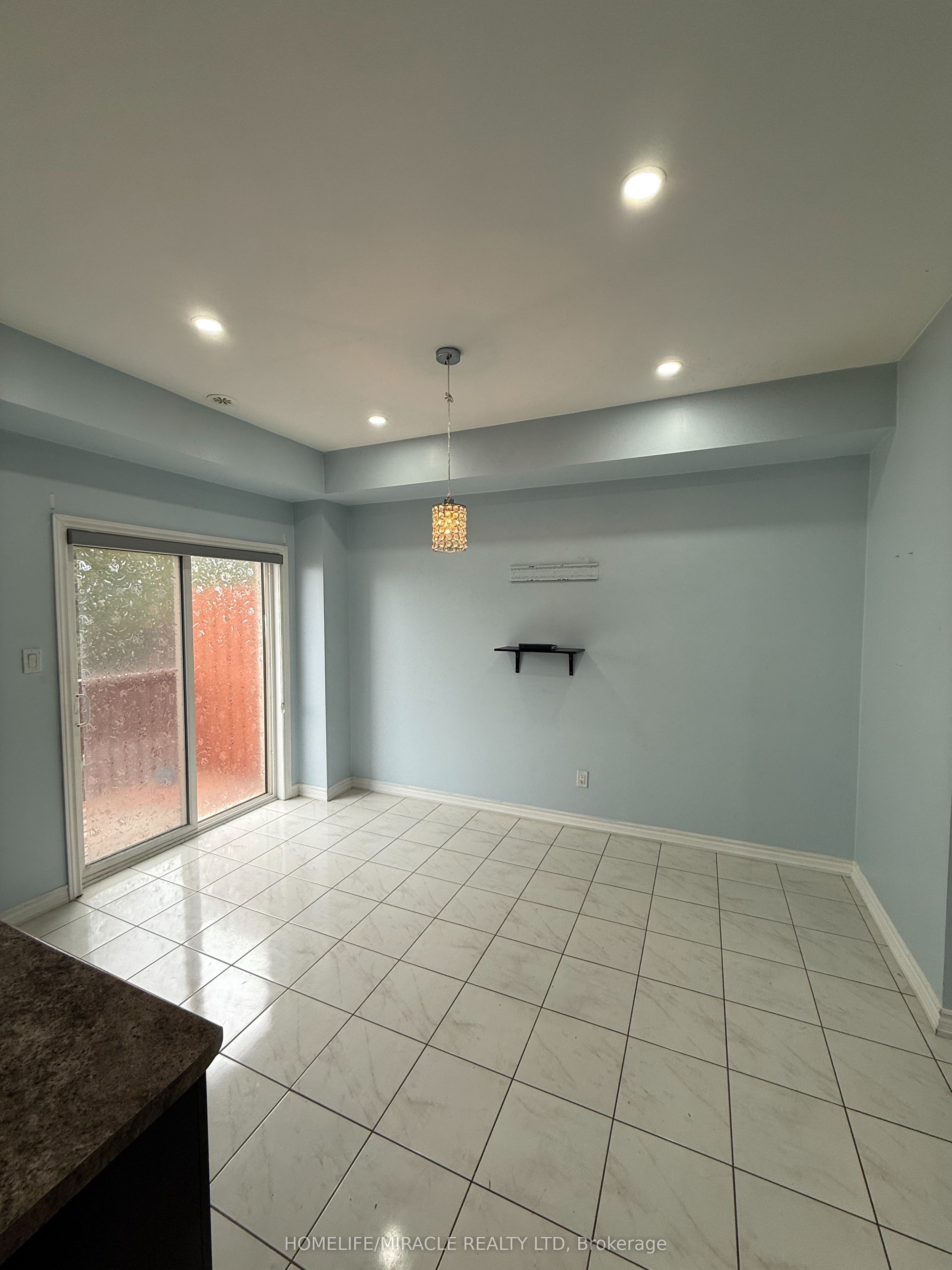3 Abercove Close Property Photo 12
