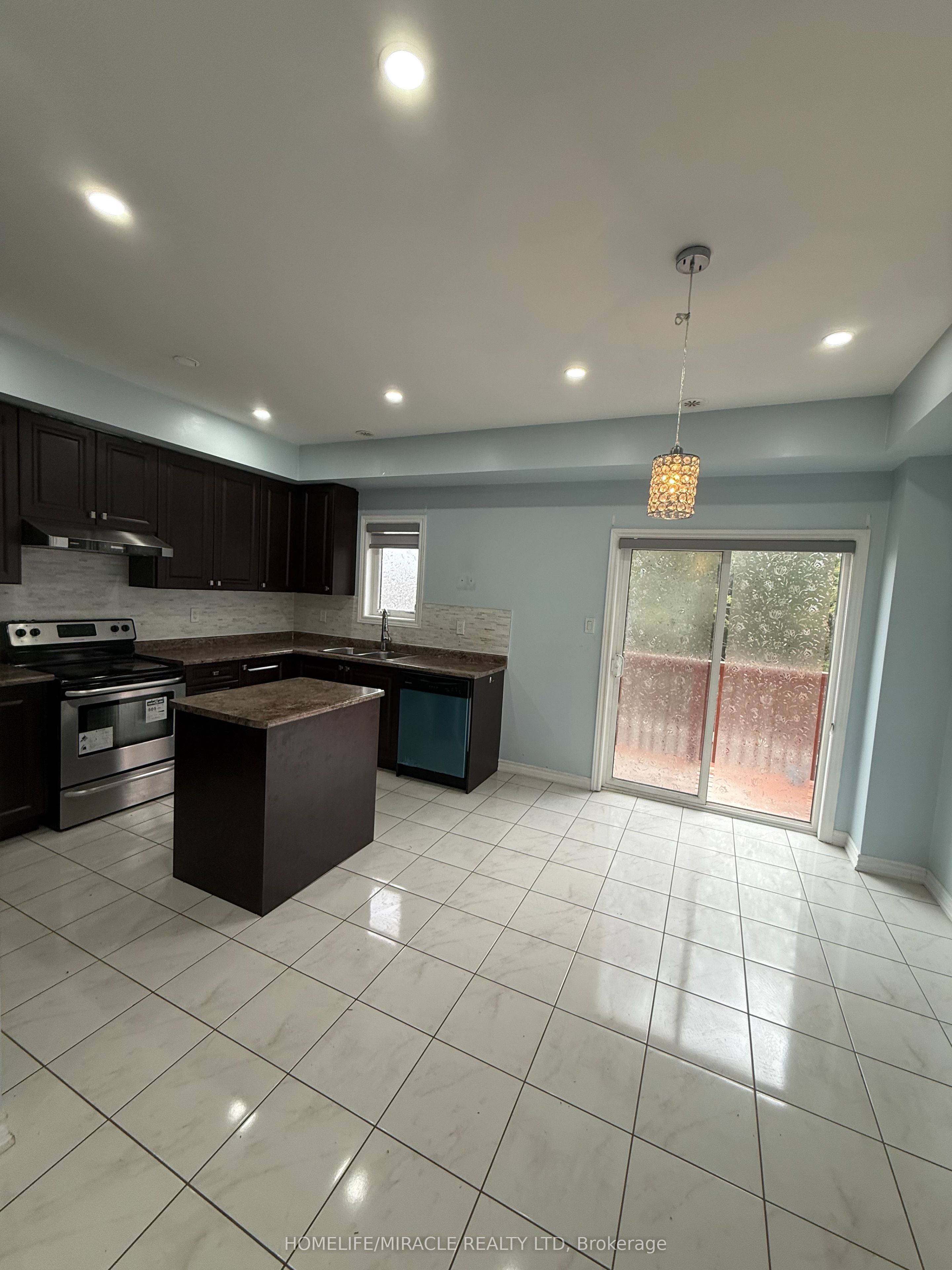 3 Abercove Close Property Photo 14