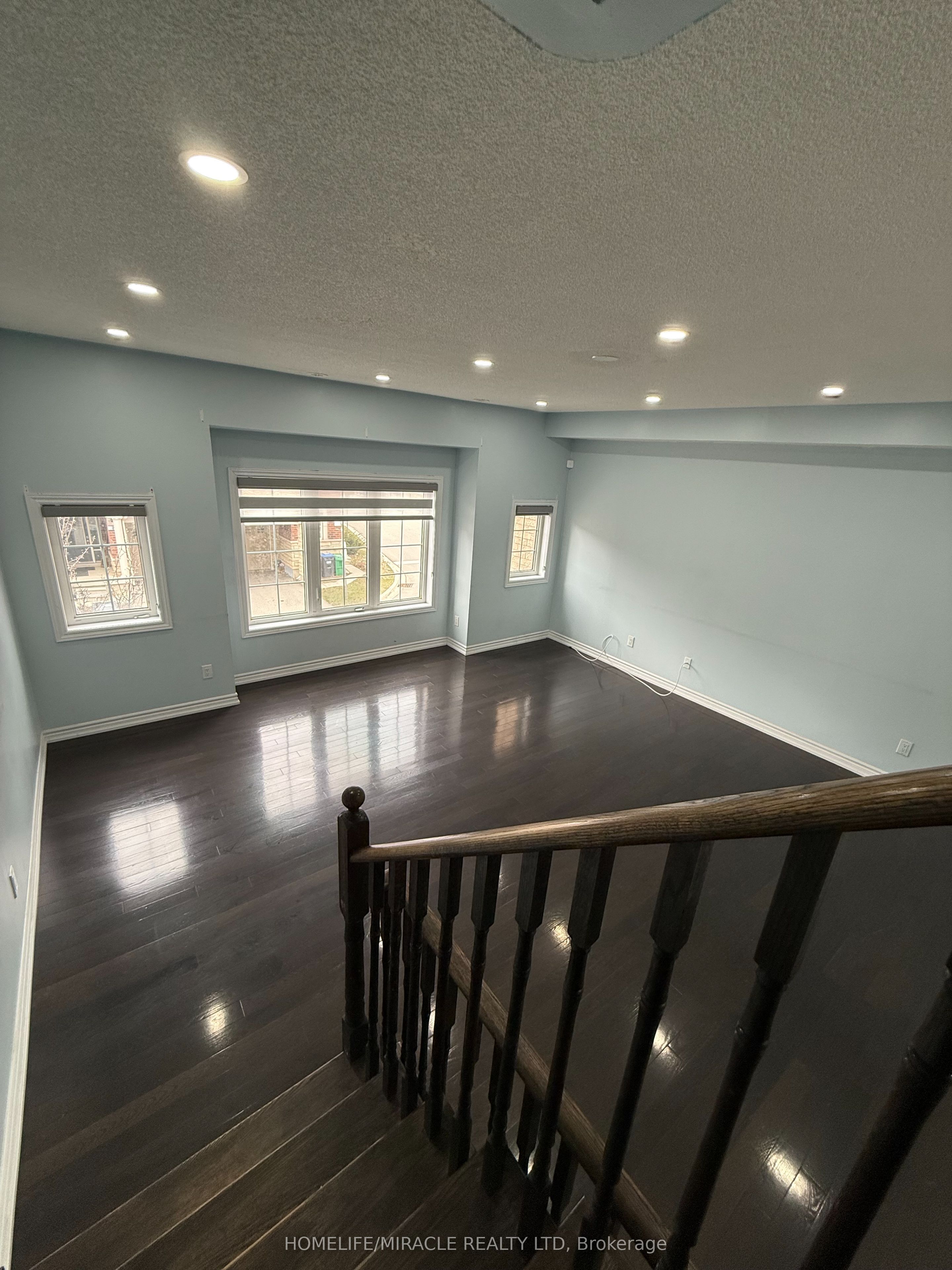 3 Abercove Close Property Photo 25