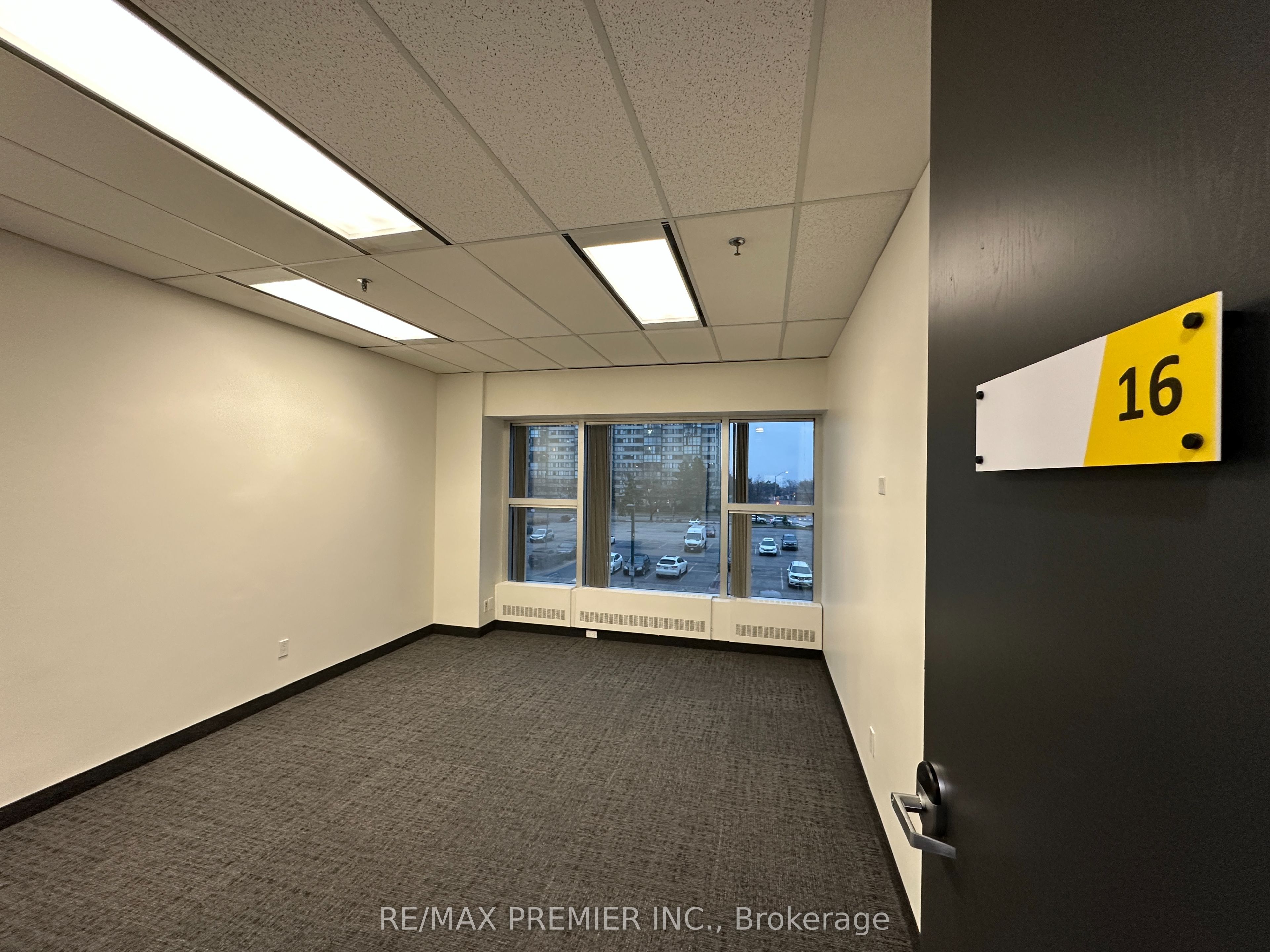 350 Burnhamthorpe Rd W Property Photo 16