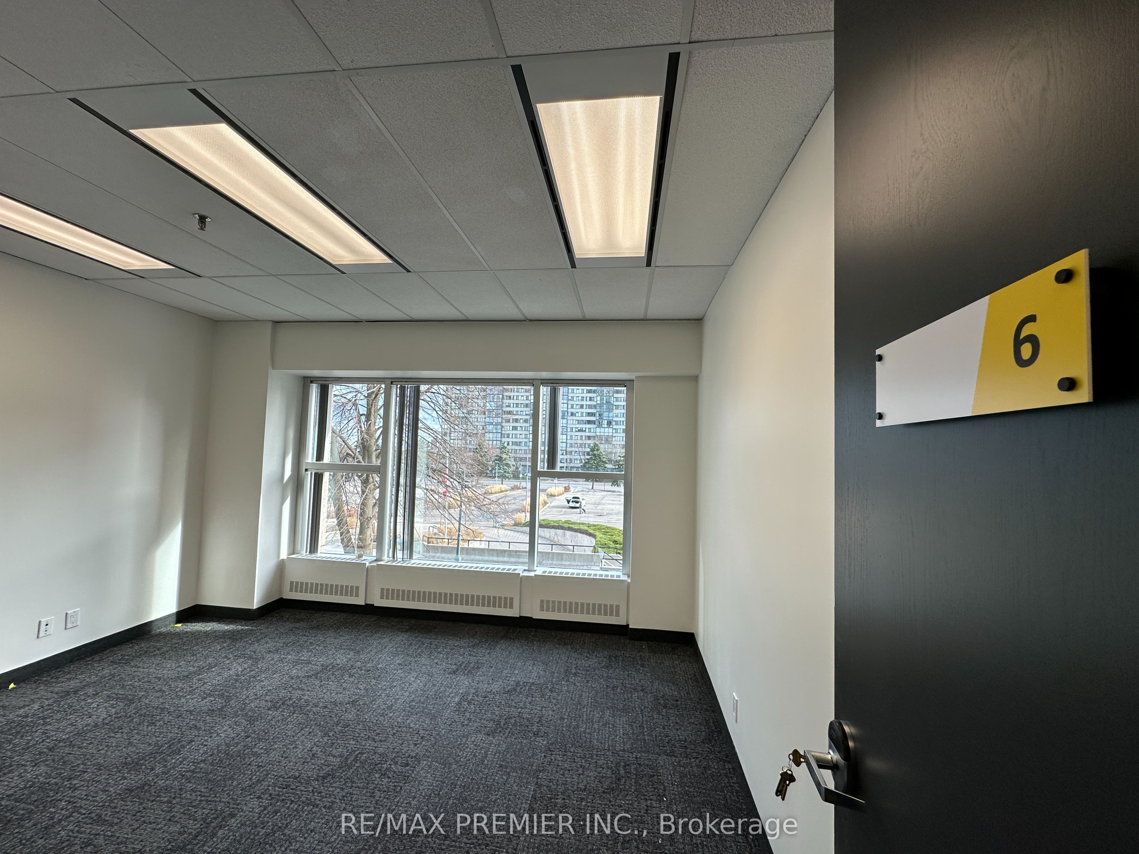 350 Burnhamthorpe Road W 200-06 Property Photo 12
