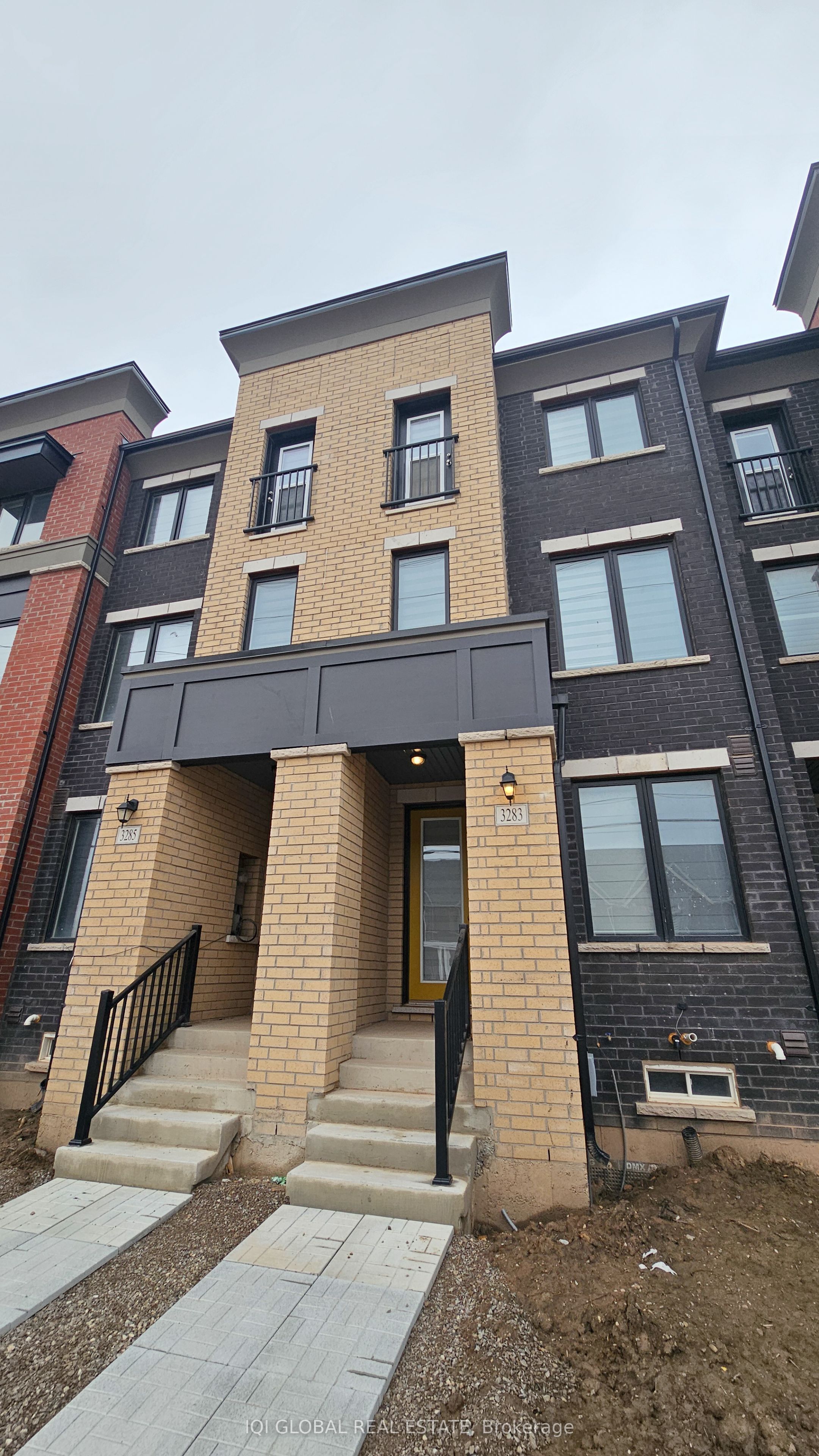 3283 Sixth Line Property Photo