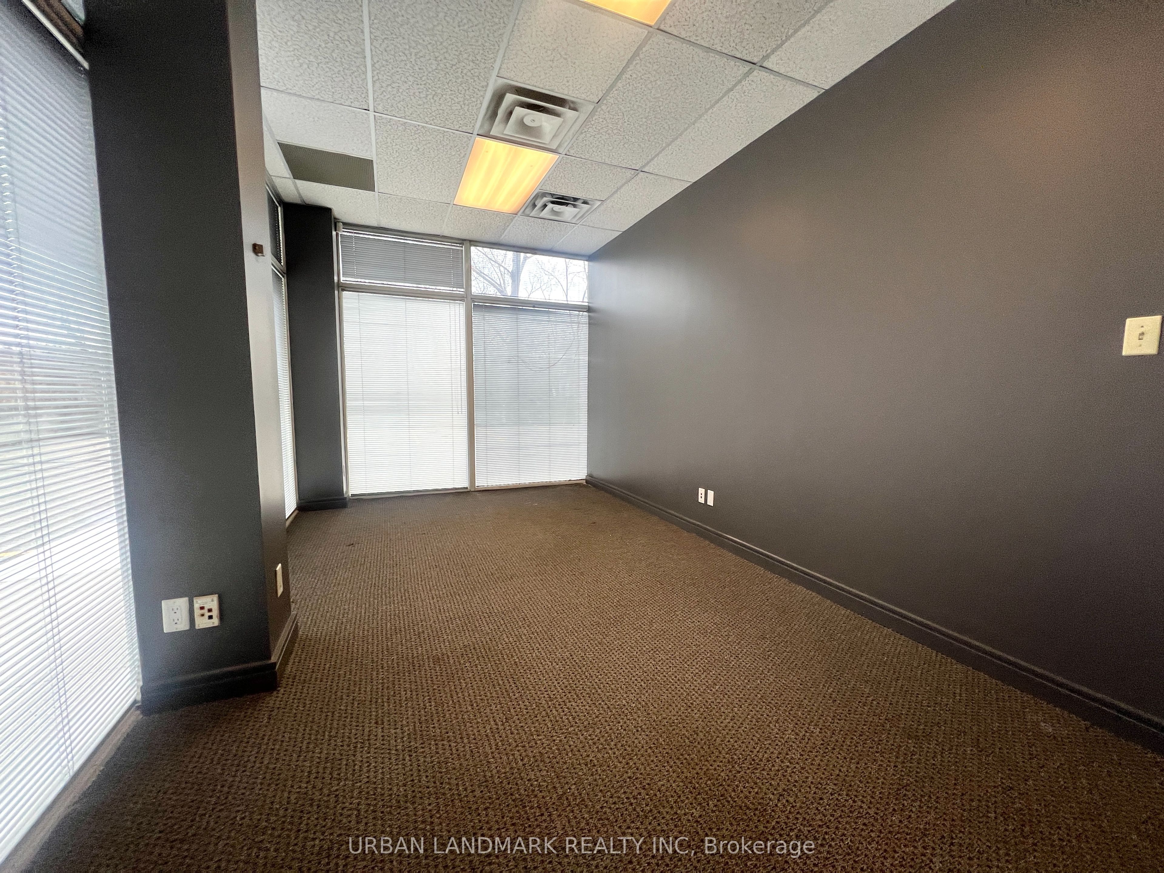 #107 - 1599 Hurontario Street Property Photo 2