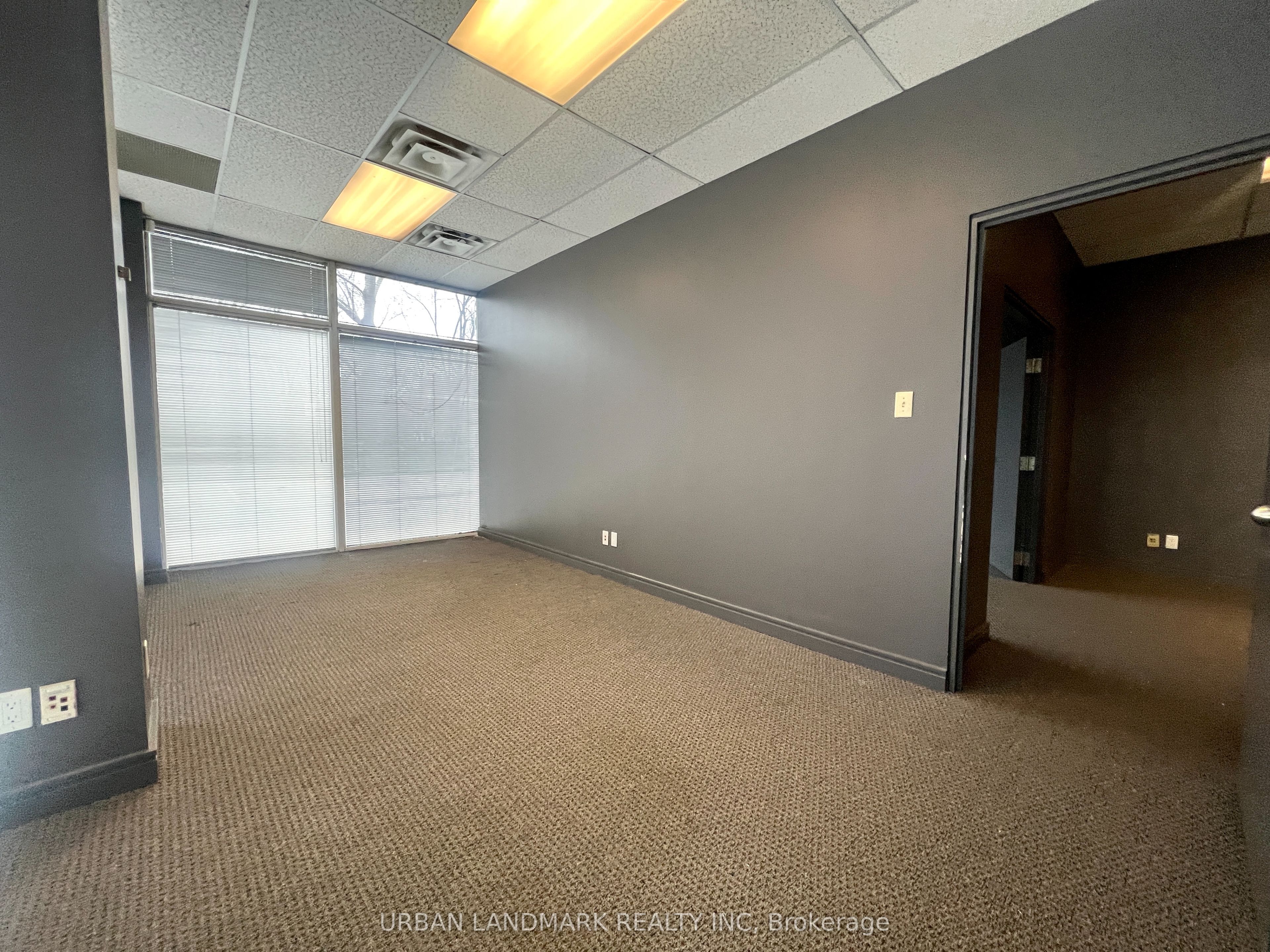 #107 - 1599 Hurontario Street Property Photo 4