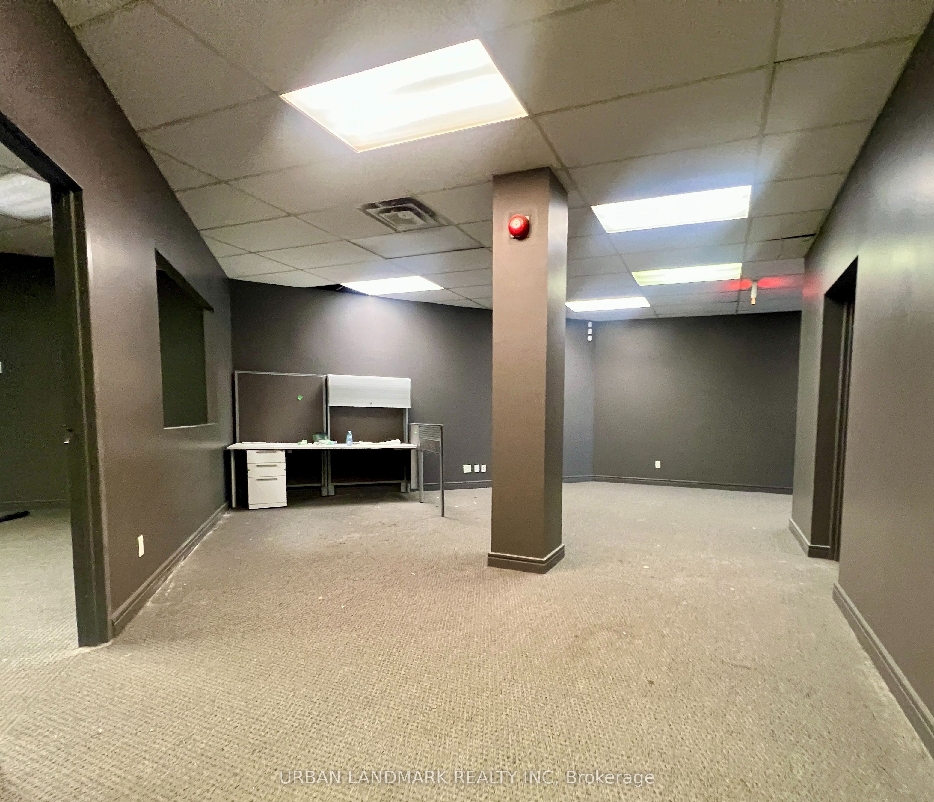 #107 - 1599 Hurontario Street Property Photo 6