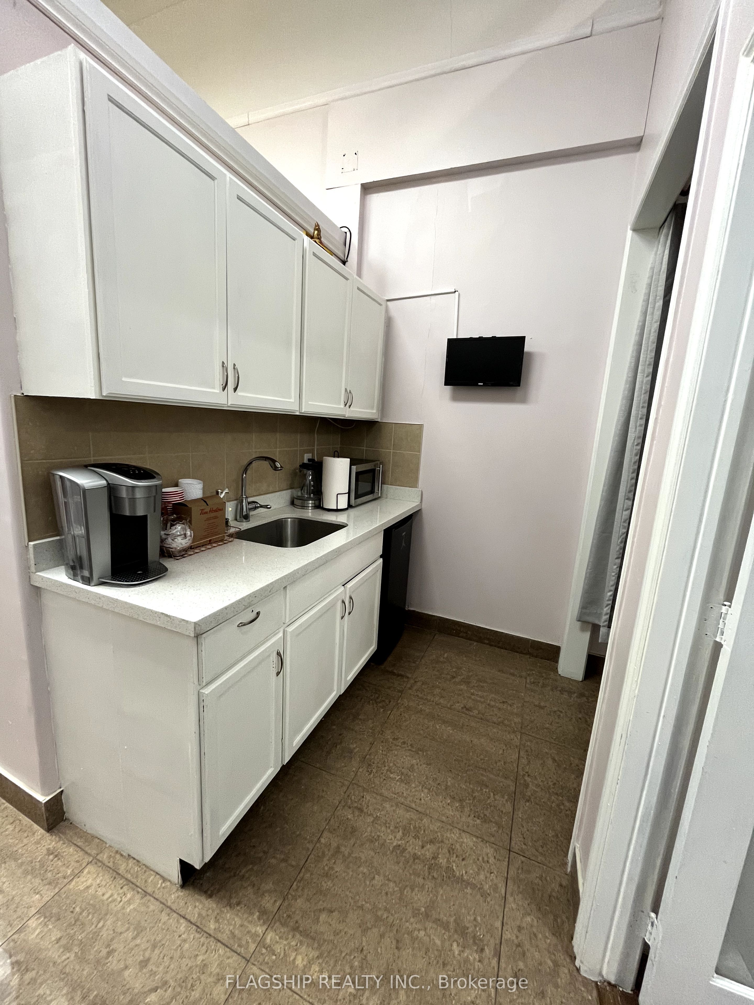 #5 - 341 Parkhurst Square Property Photo 16