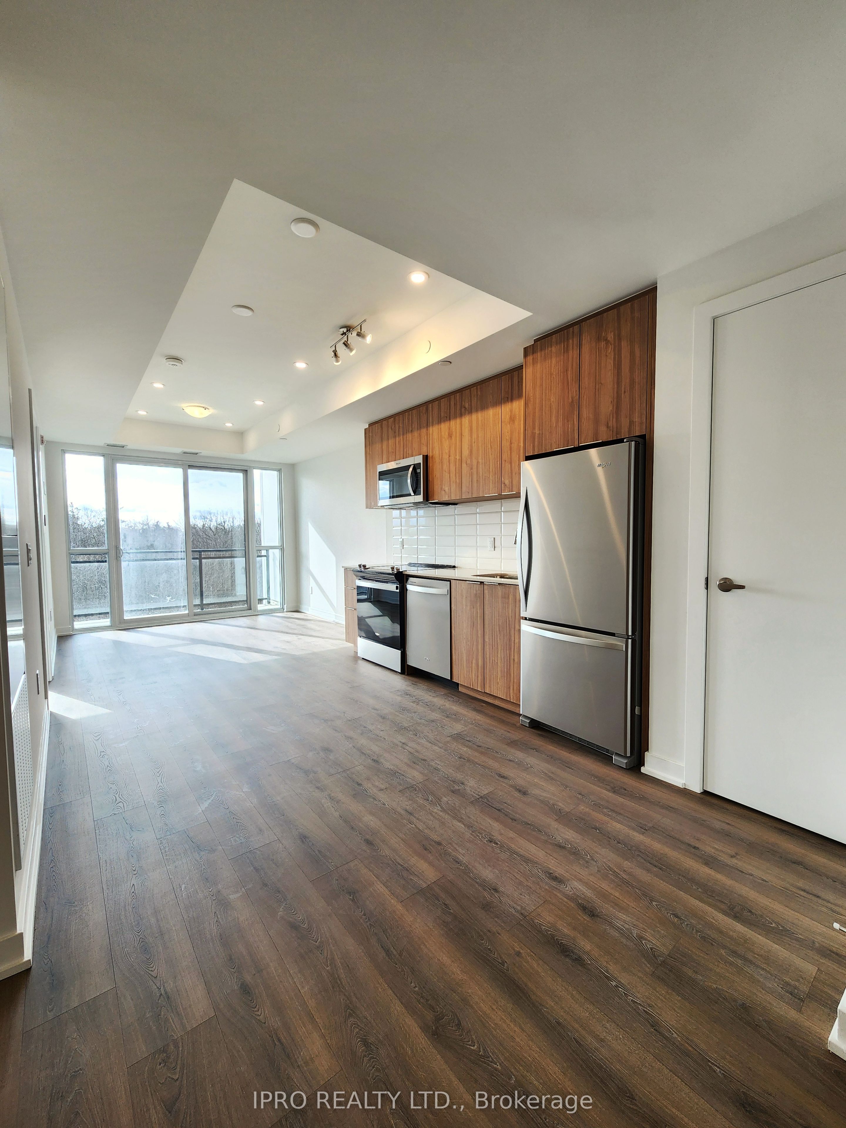 #500 - 760 Whitlock Avenue Property Photo