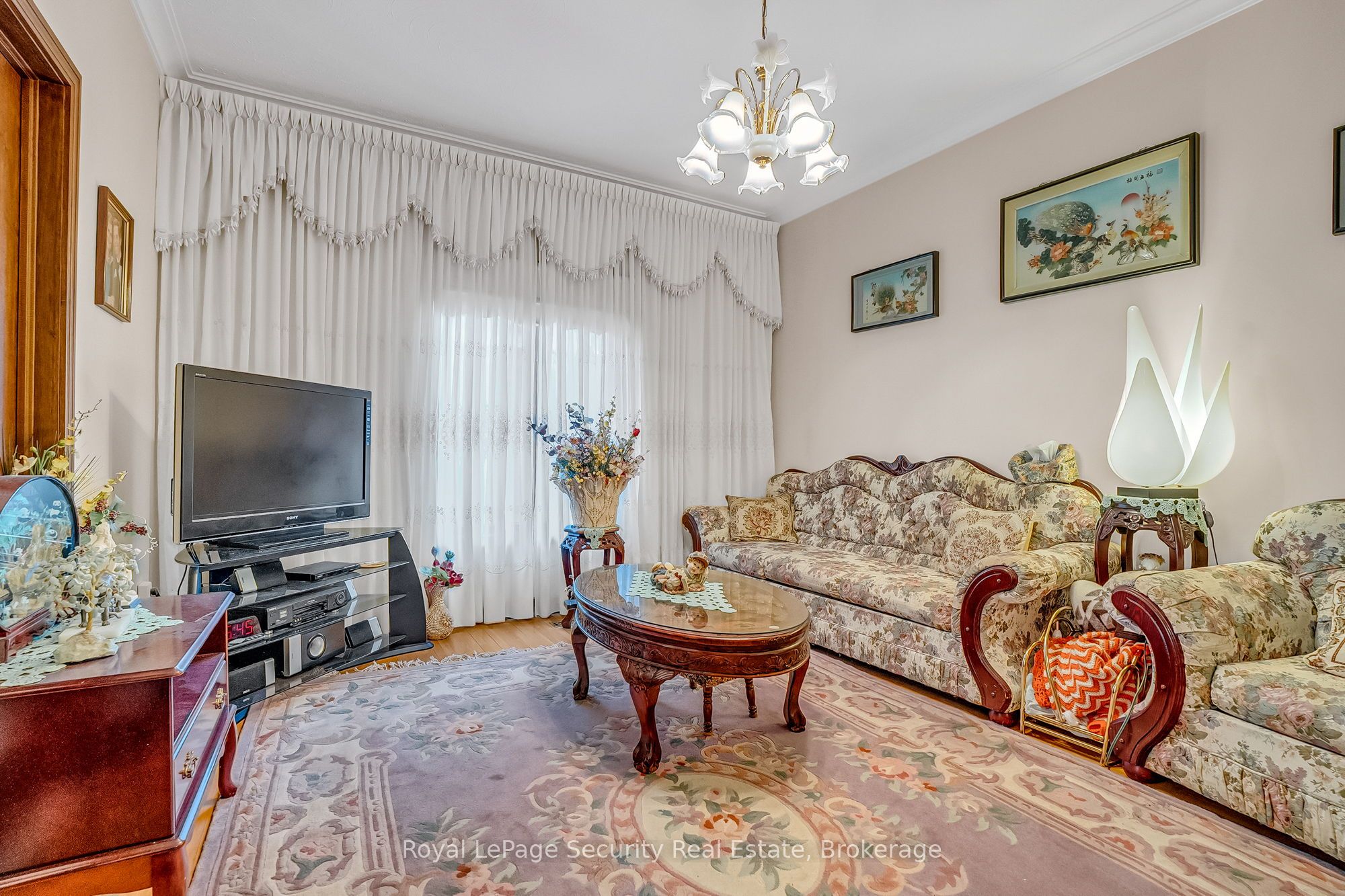 27 Mulholland Avenue Property Photo 8