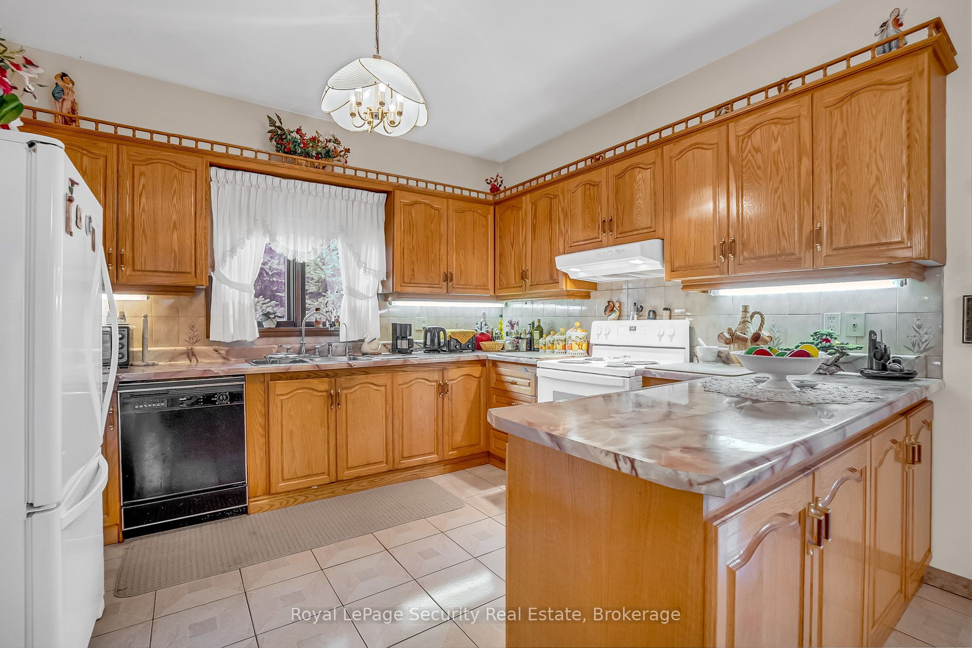 27 Mulholland Avenue Property Photo 10