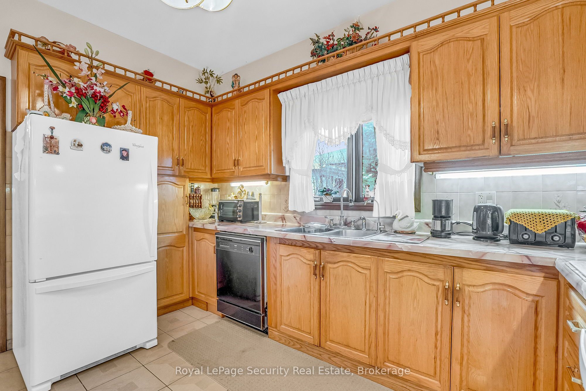 27 Mulholland Avenue Property Photo 11