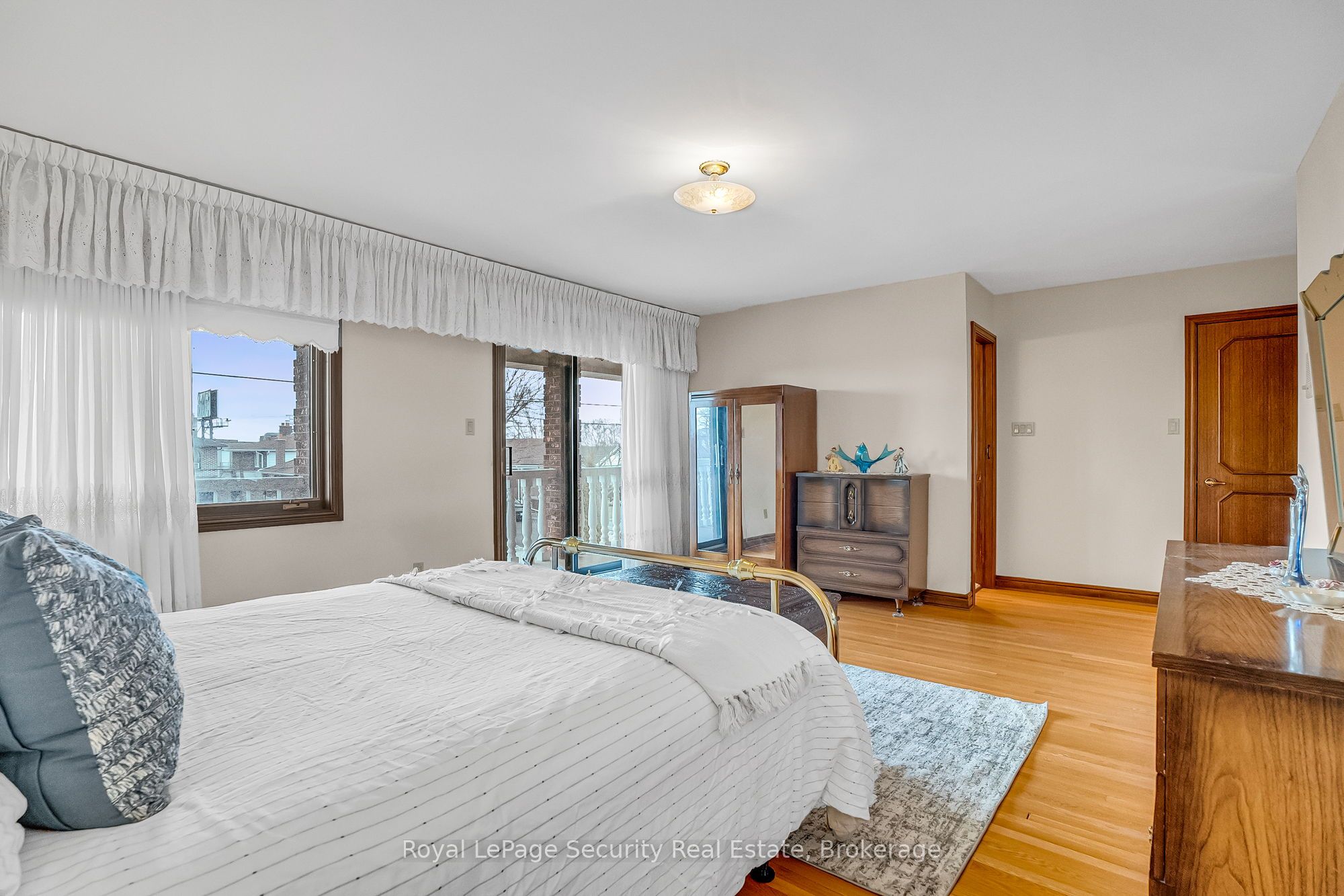 27 Mulholland Avenue Property Photo 25