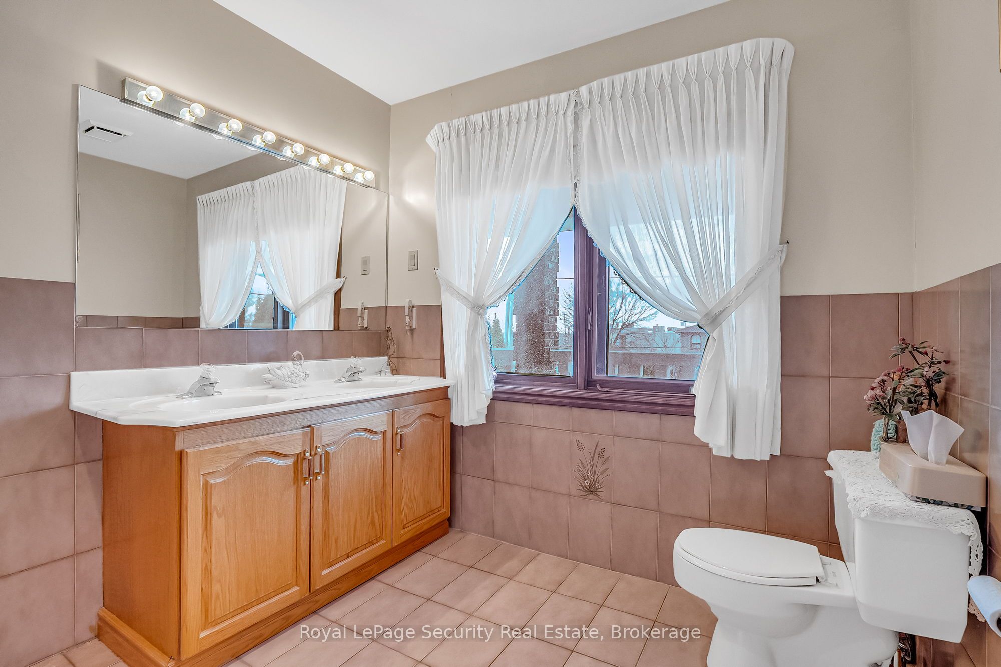 27 Mulholland Avenue Property Photo 28