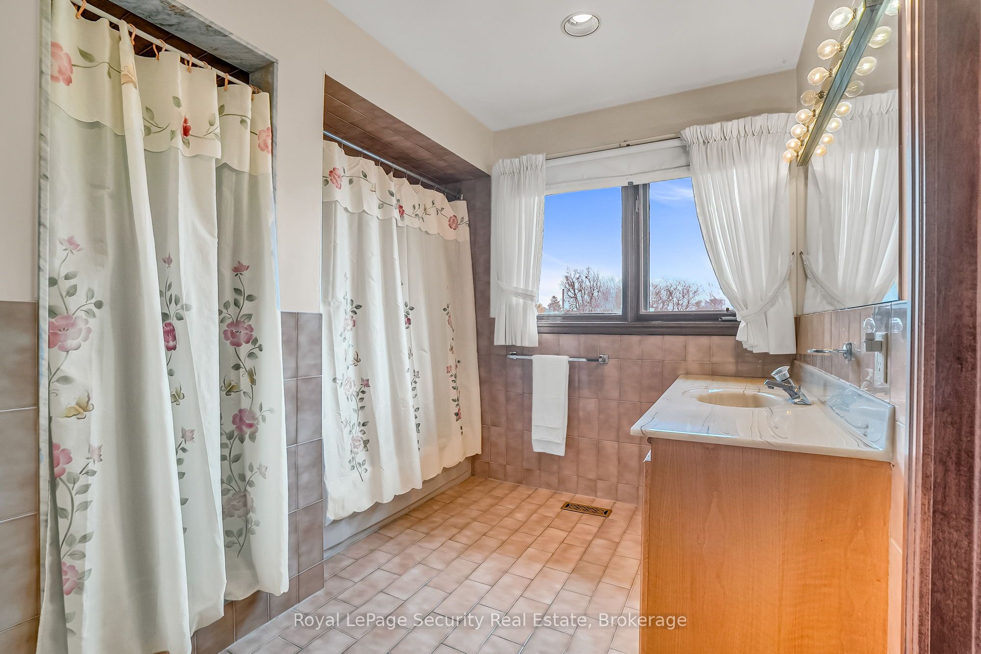 27 Mulholland Avenue Property Photo 35
