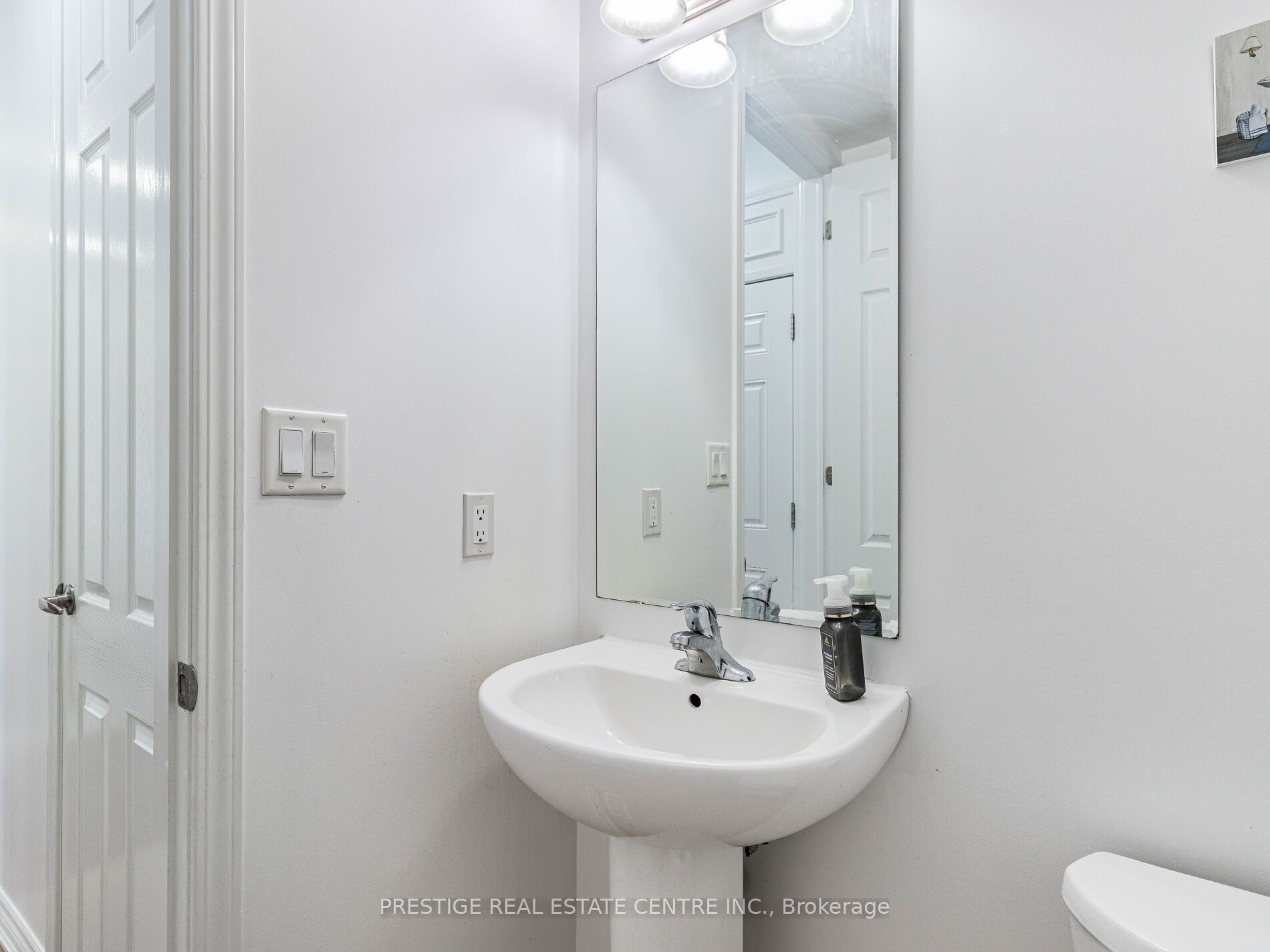 1550 Clitherow Street Property Photo 5