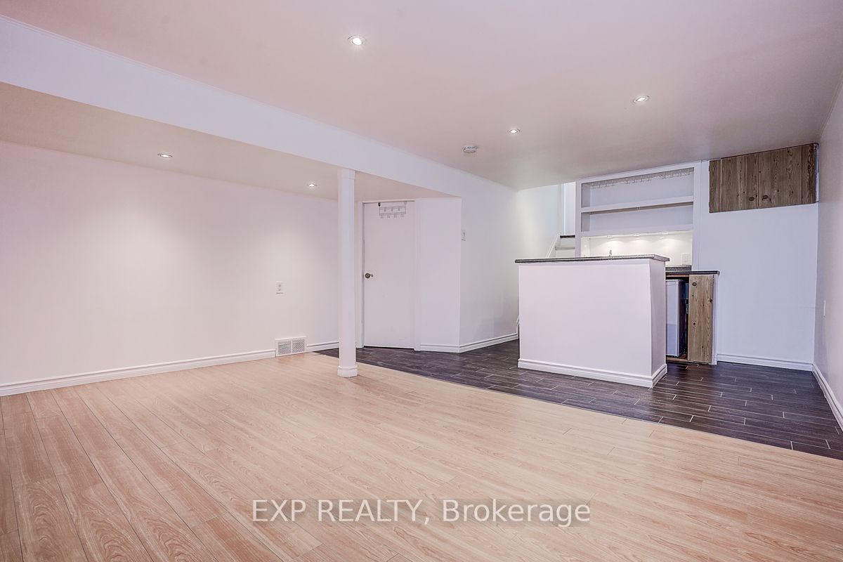 11 Tullamore Road Property Photo 40