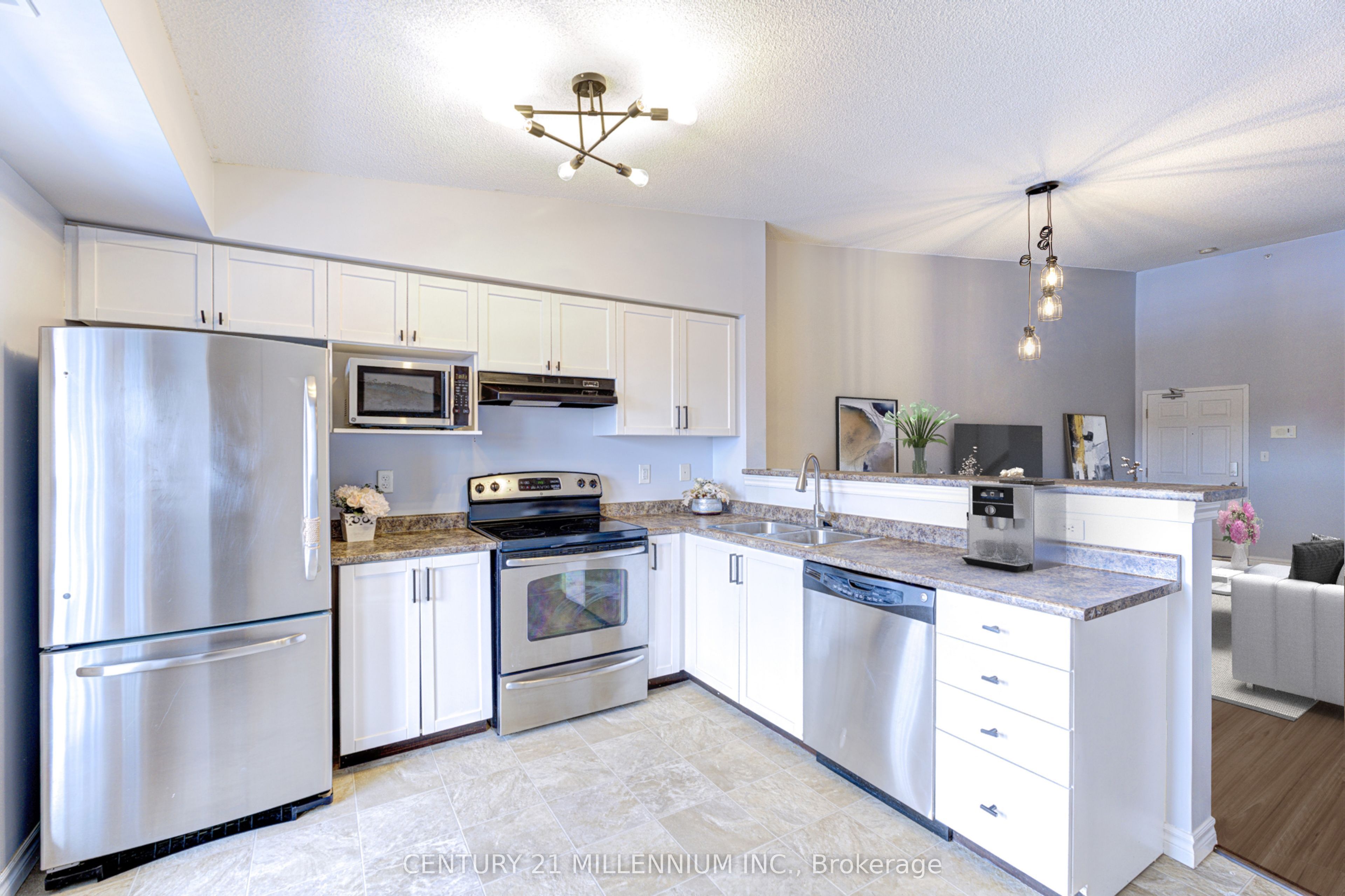 #407 - 1380 Main Street Property Photo 5