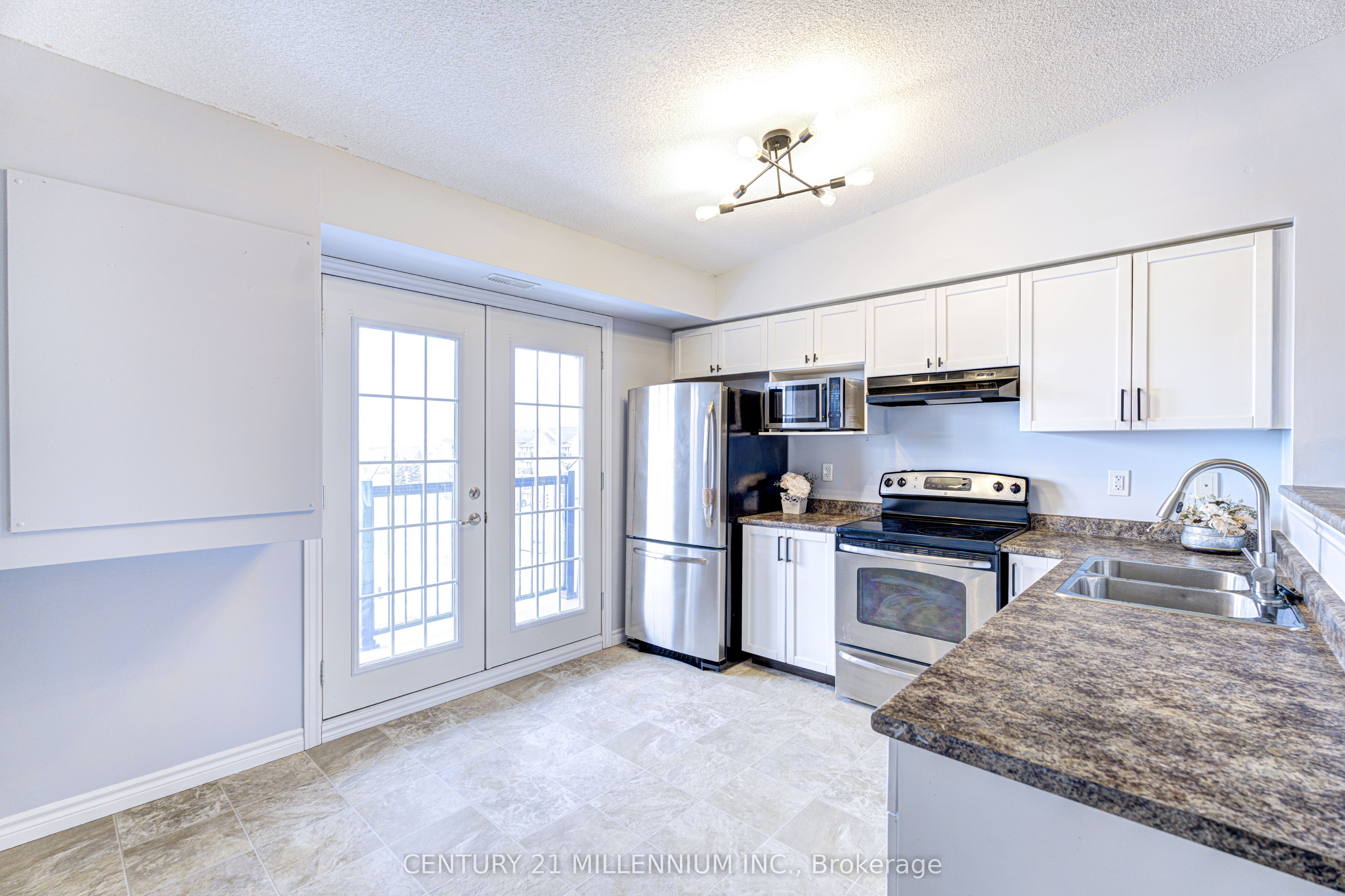 #407 - 1380 Main Street Property Photo 17