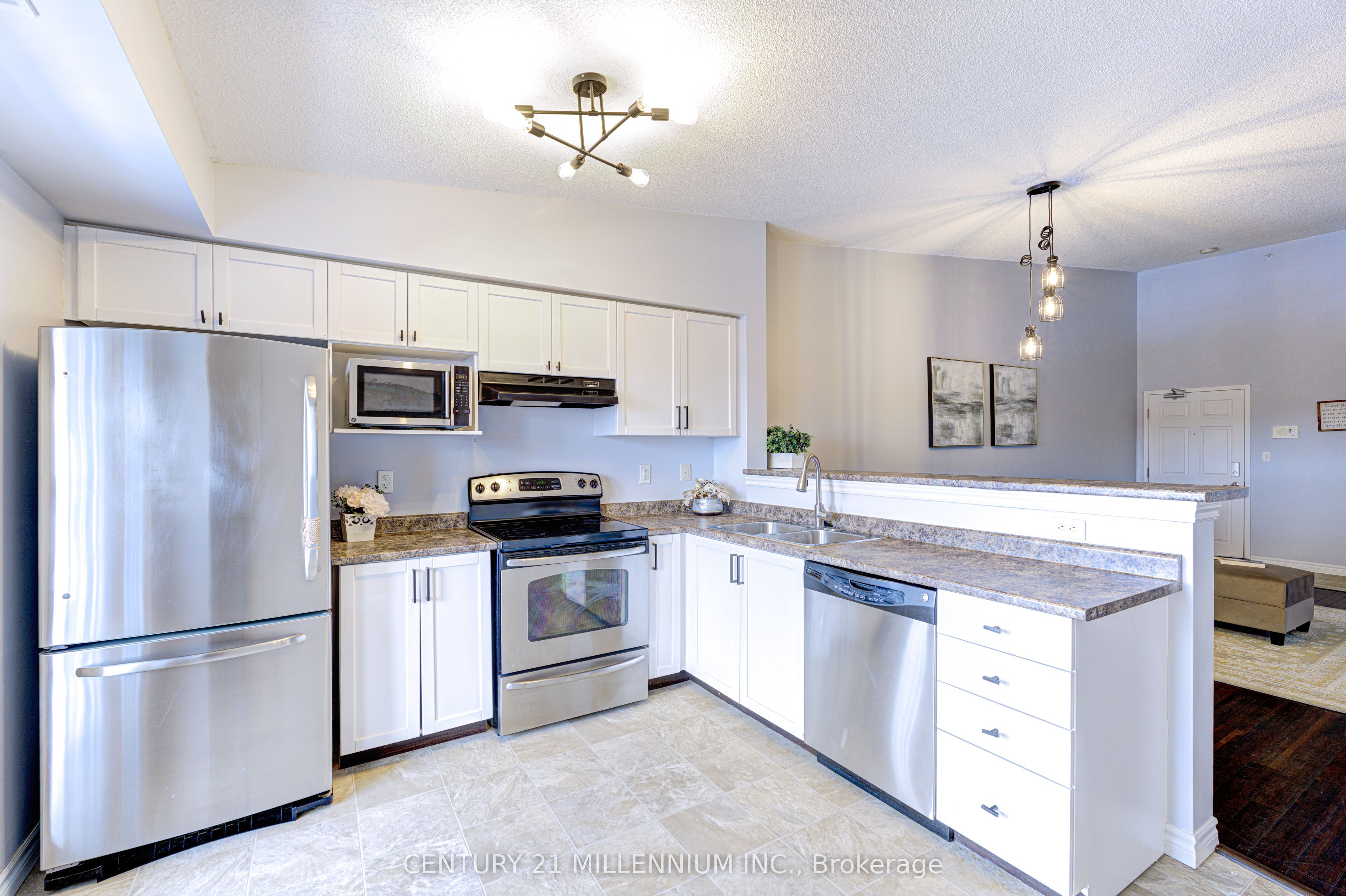 #407 - 1380 Main Street Property Photo 18