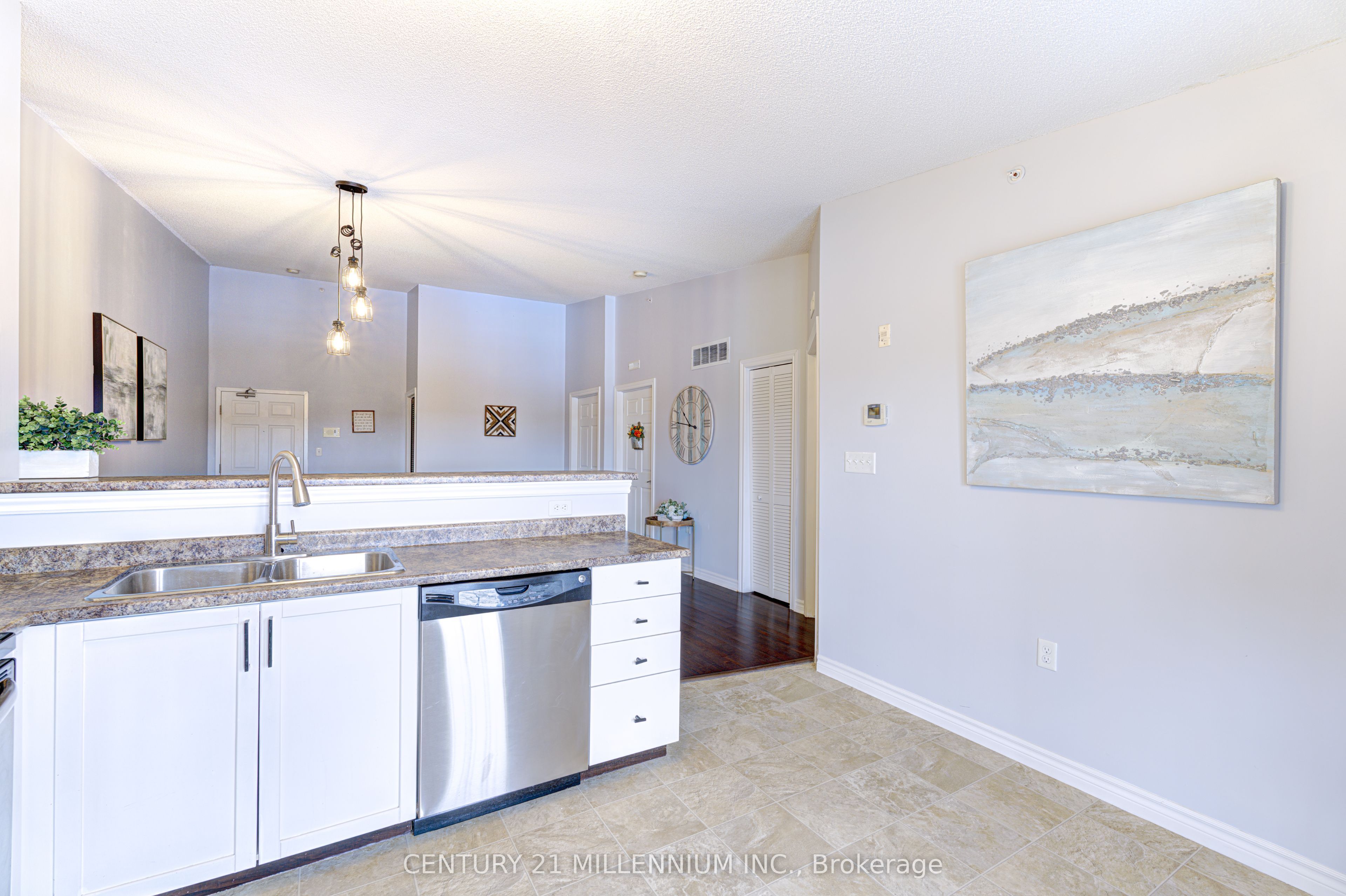 #407 - 1380 Main Street Property Photo 20
