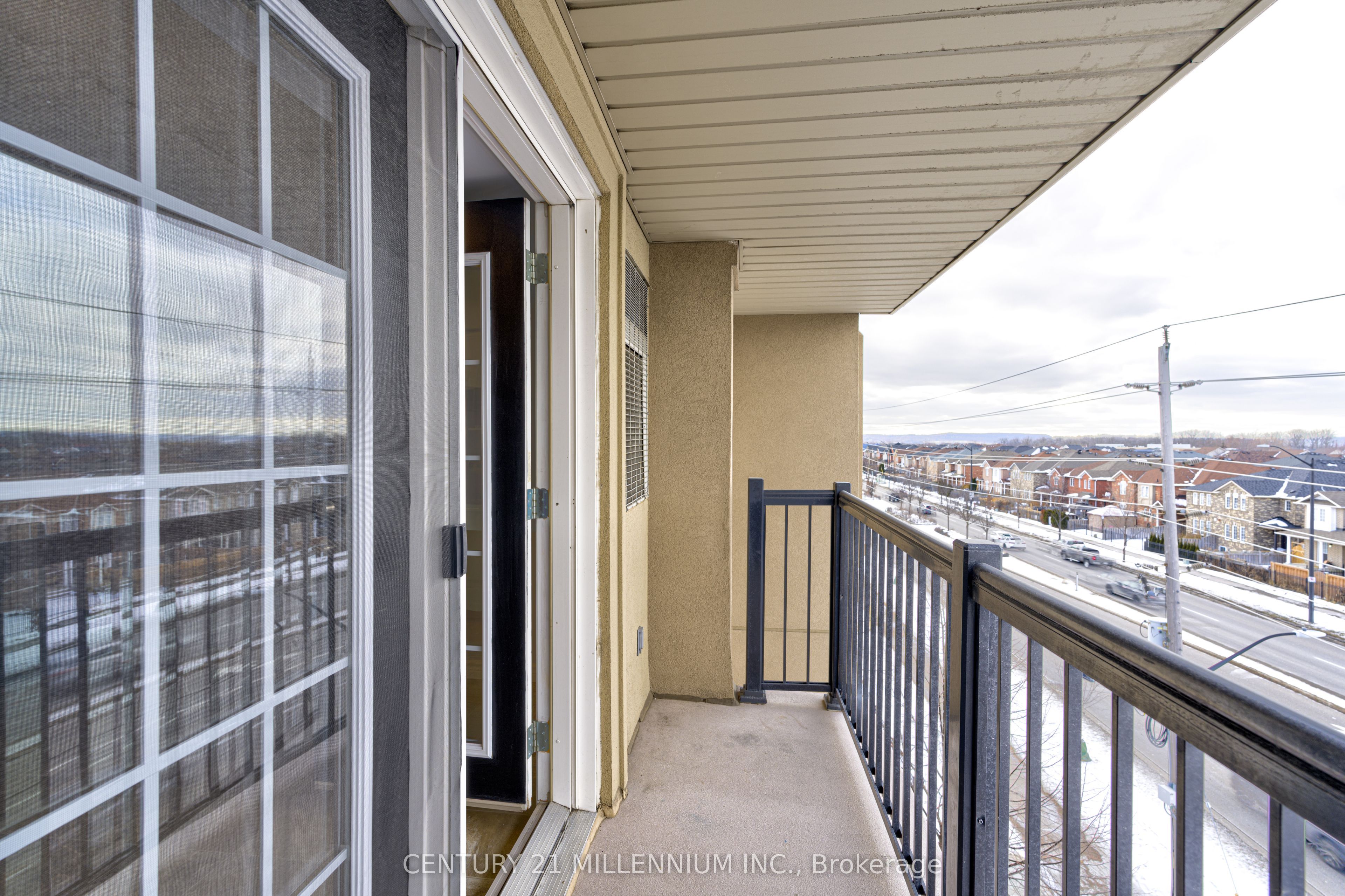 #407 - 1380 Main Street Property Photo 22