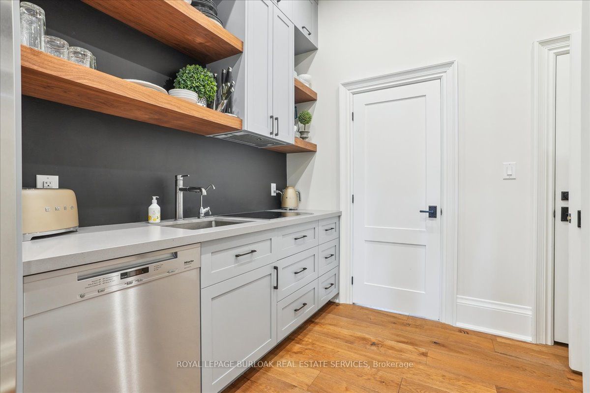 524 Locust Street Property Photo 9