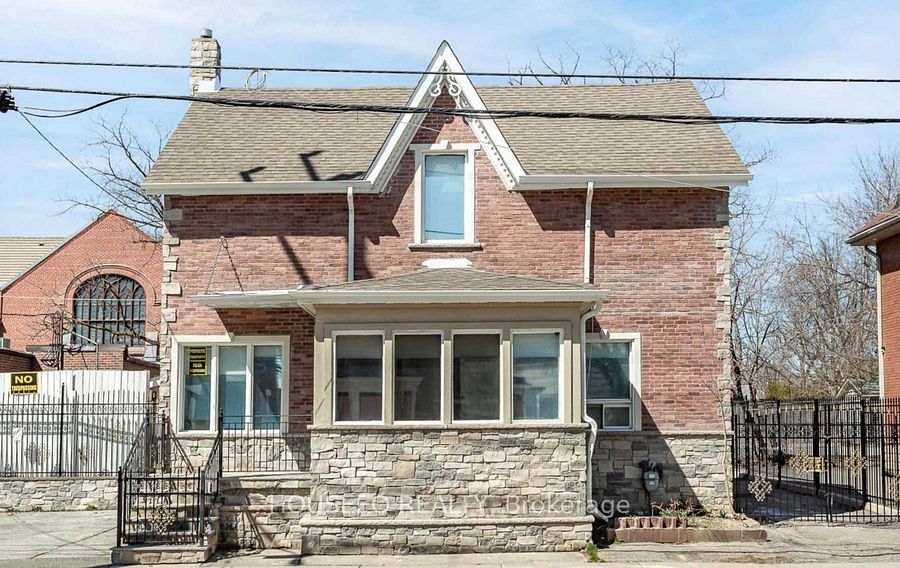 8 Church St E Property Photo 5