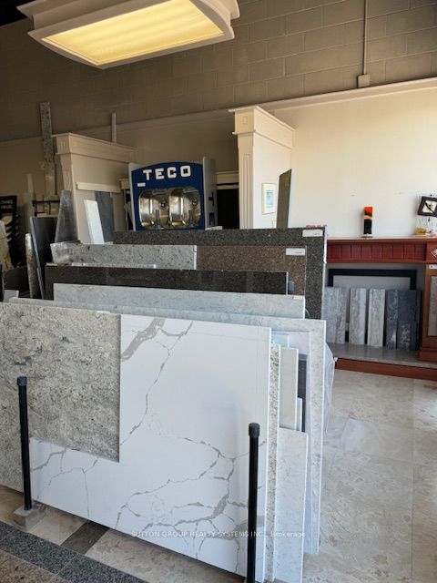#unit 14 - 100 The East Mall Property Photo 6
