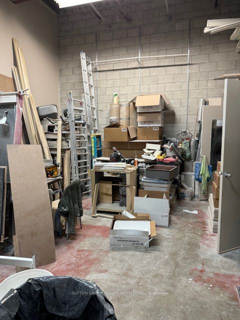 #unit 14 - 100 The East Mall Property Photo 9