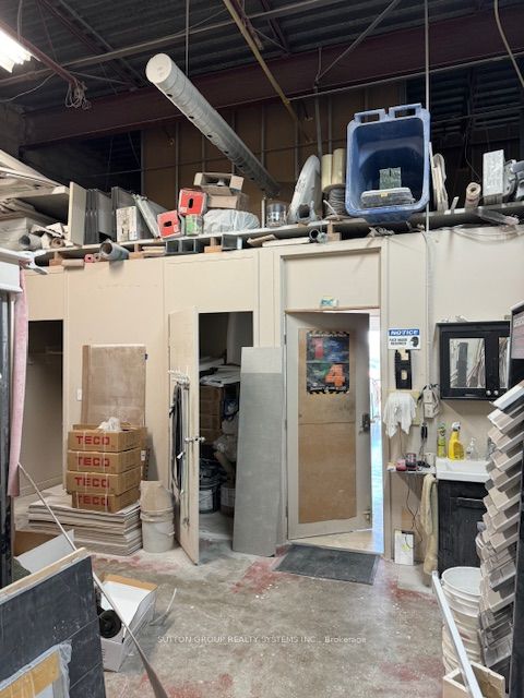 #unit 14 - 100 The East Mall Property Photo 10
