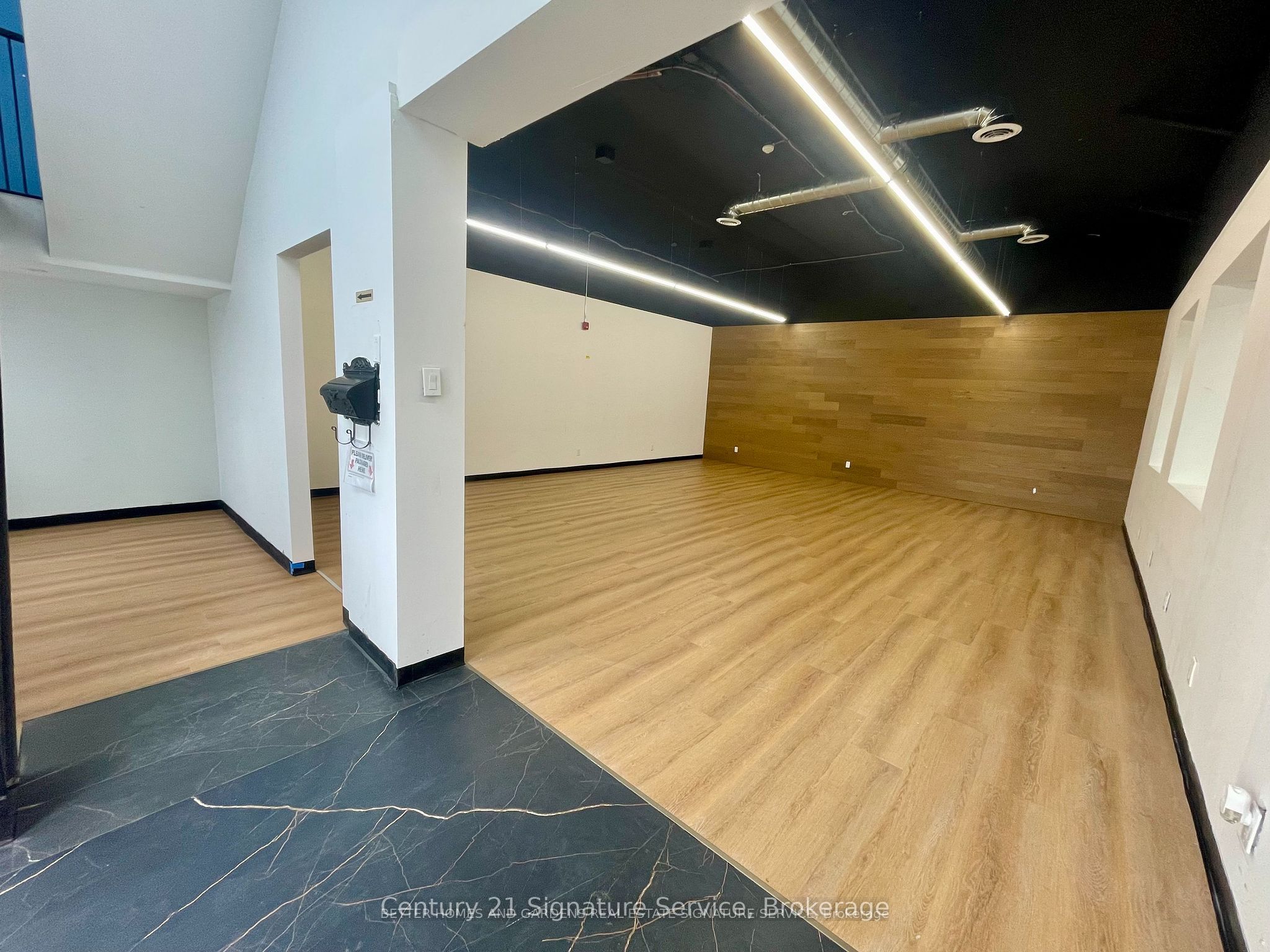 10 Plastics Avenue 100 Property Photo 1