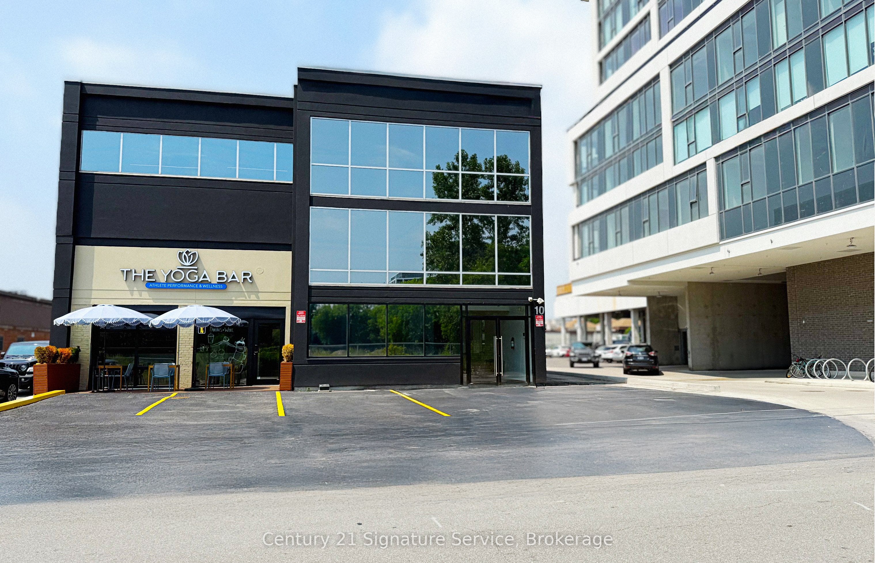 10 Plastics Avenue 100 Property Photo 7