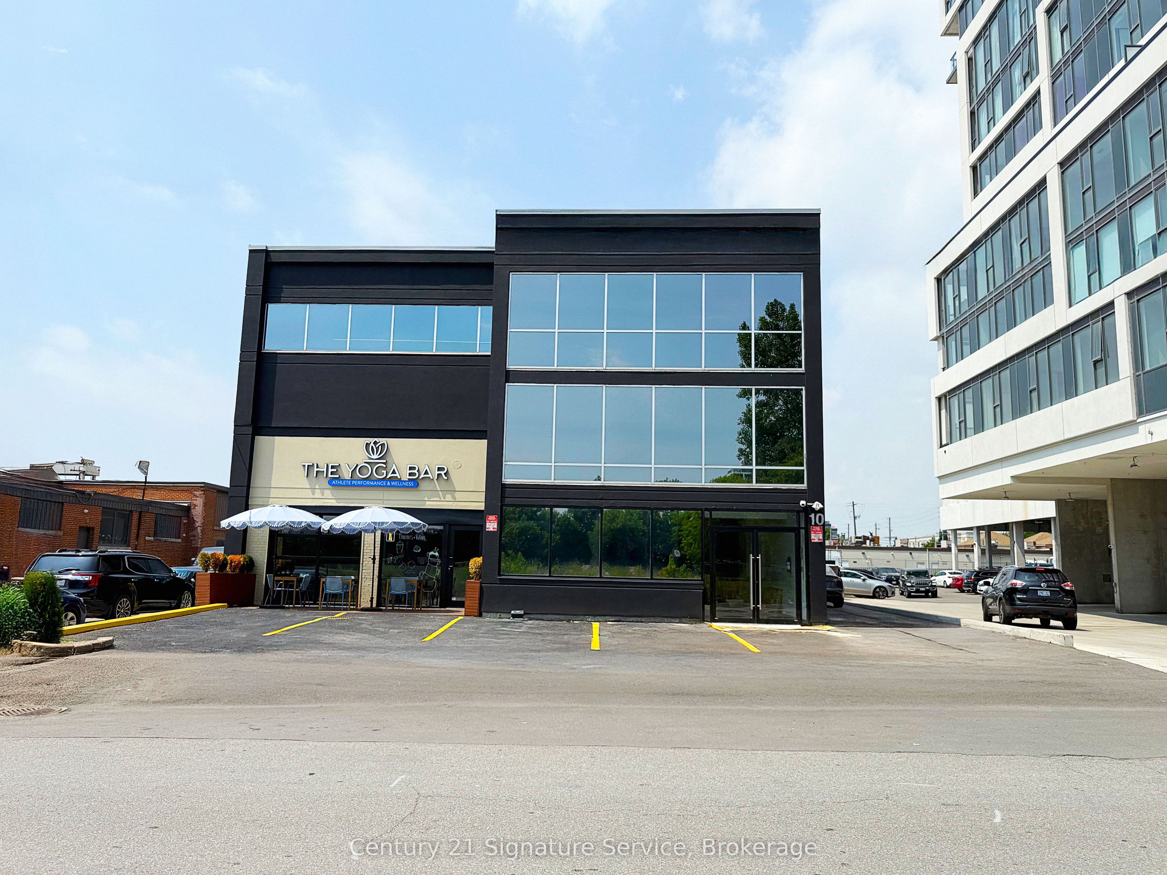 10 Plastics Avenue 100 Property Photo 8