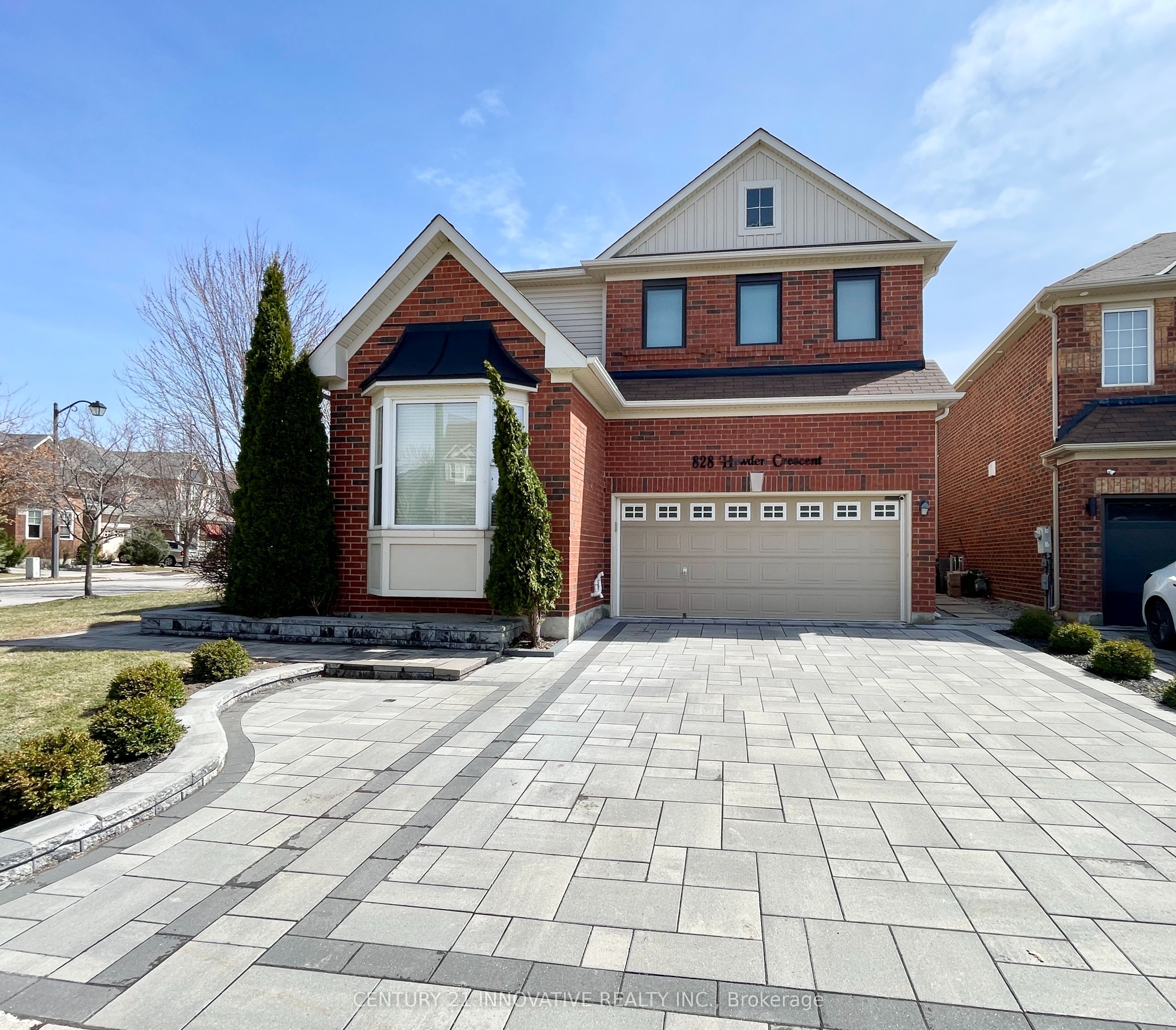 828 Howden Crescent Property Photo