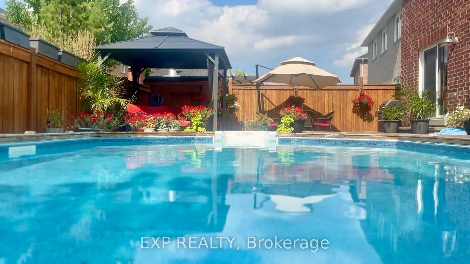 1171 Mcmullen Crescent Property Photo