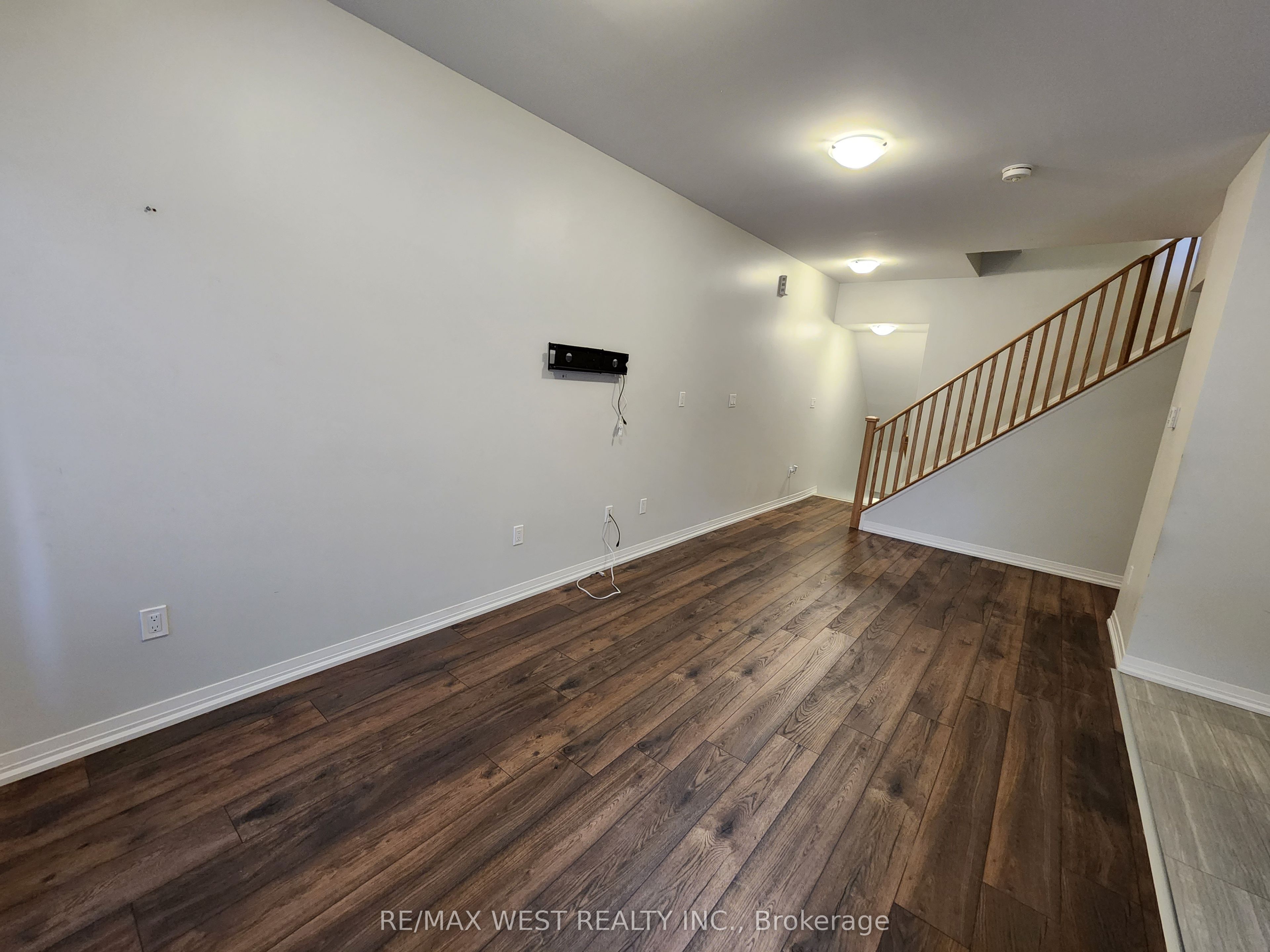 1165 Journeyman Lane 215 Property Photo 6
