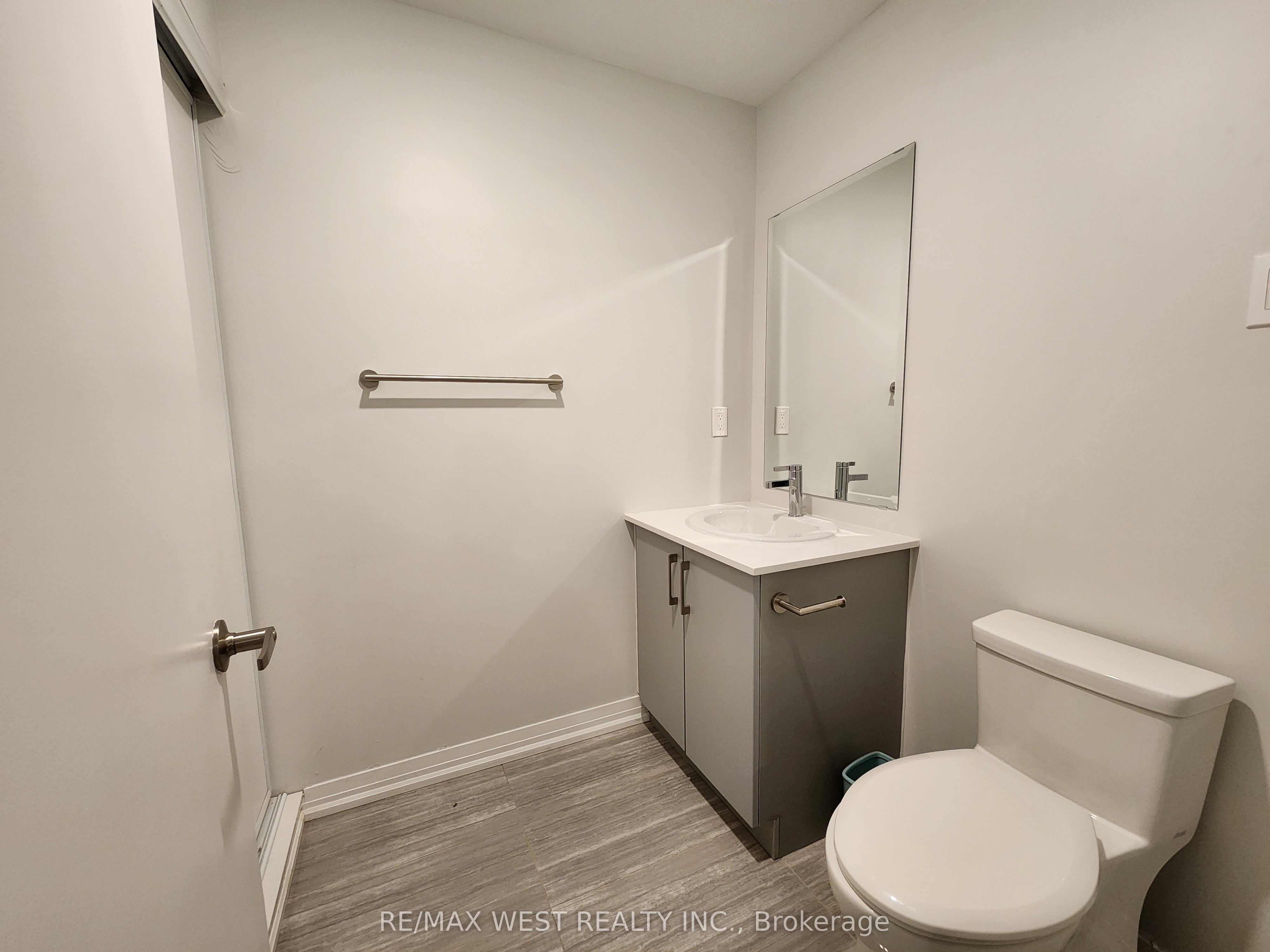 1165 Journeyman Lane 215 Property Photo 8