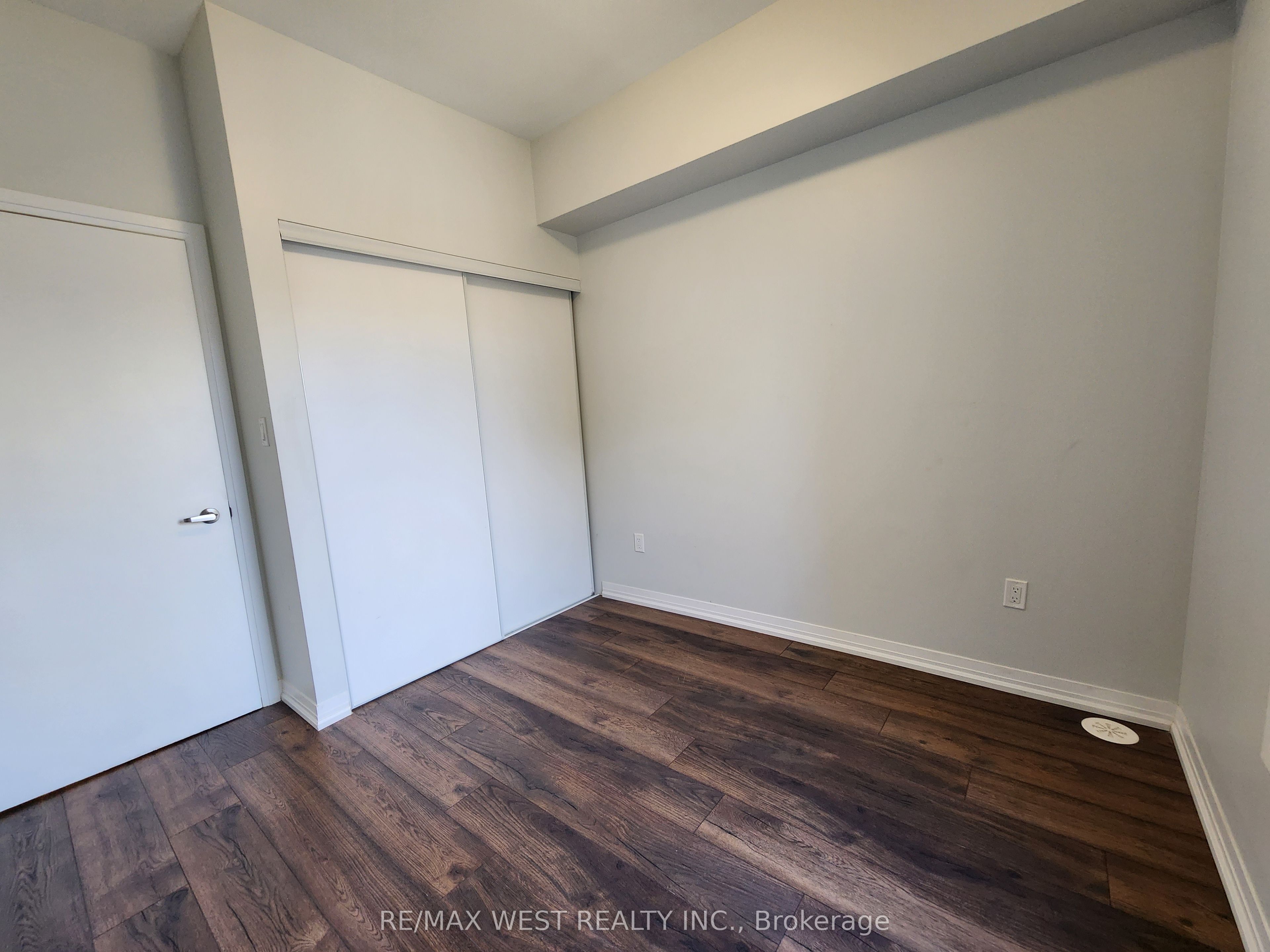1165 Journeyman Lane 215 Property Photo 12