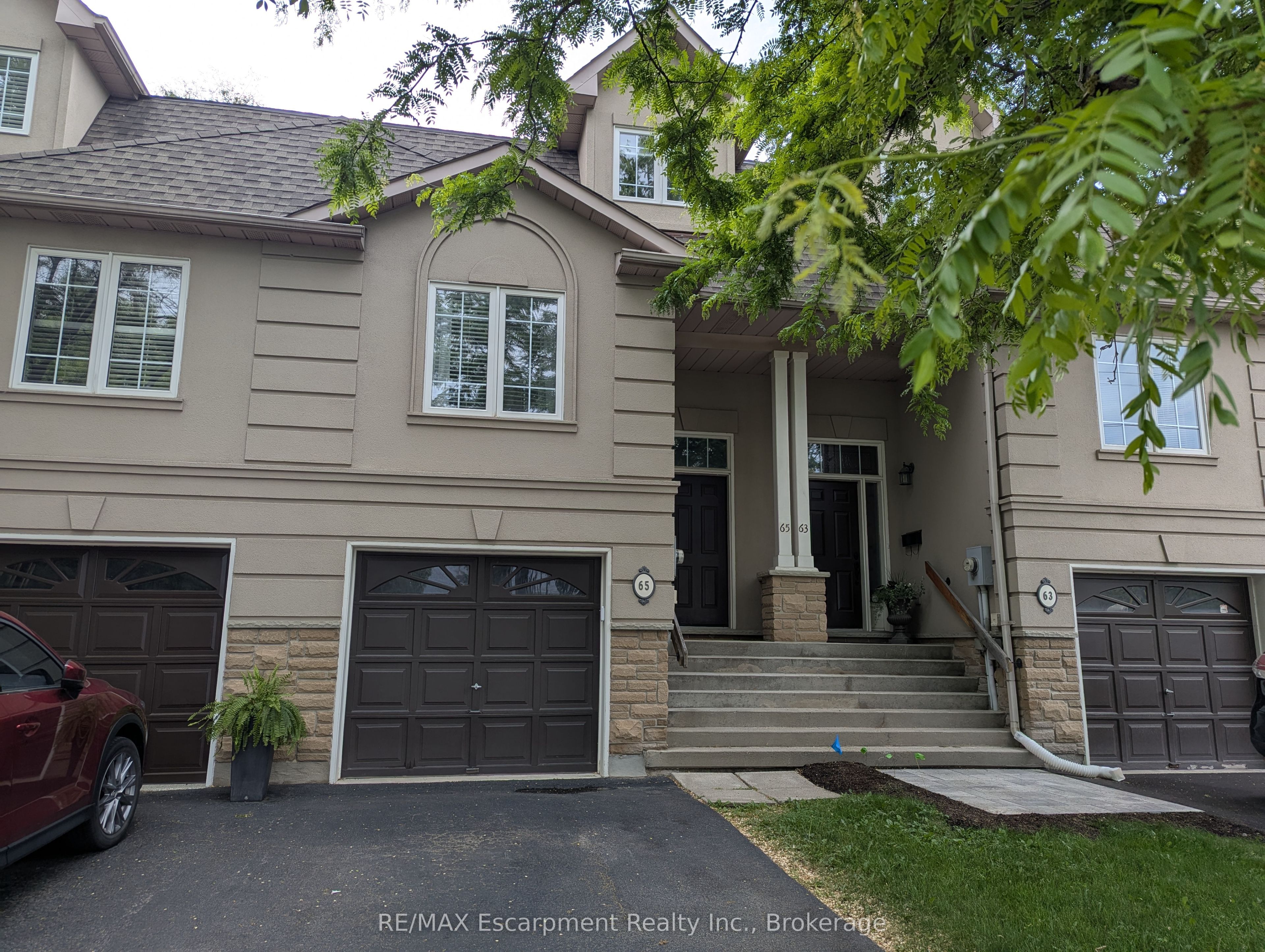 65 FAIRWOOD Place Property Photo 1