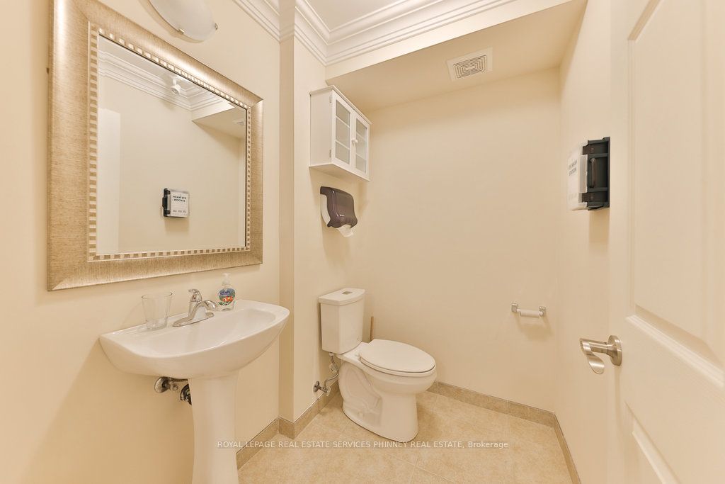 #26 - 2861 Sherwood Heights Drive Property Photo 14