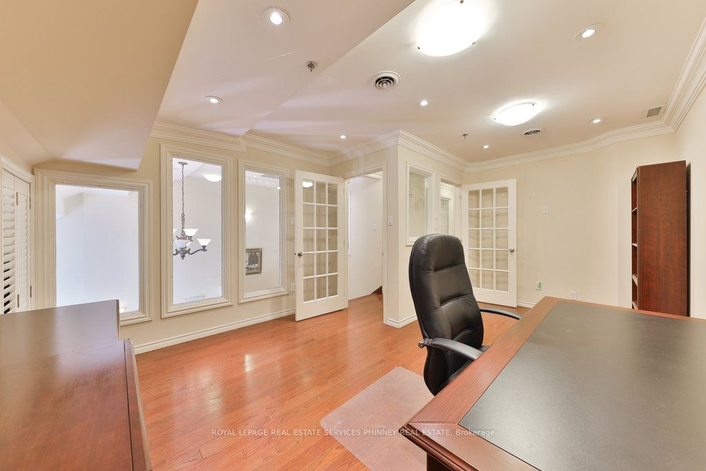 #26 - 2861 Sherwood Heights Drive Property Photo 21