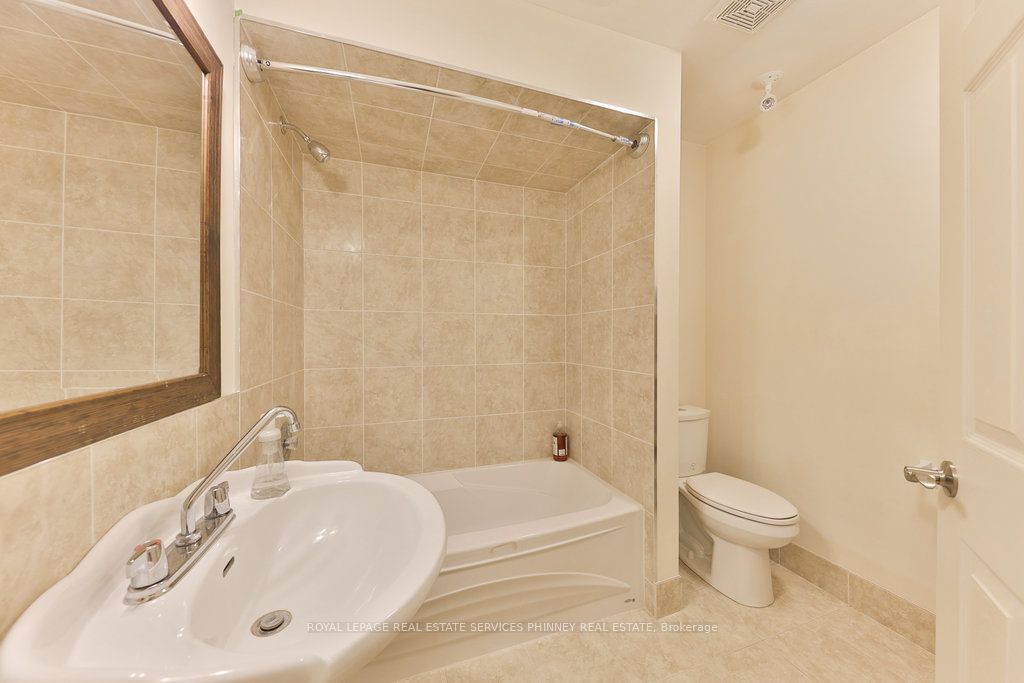 #26 - 2861 Sherwood Heights Drive Property Photo 25