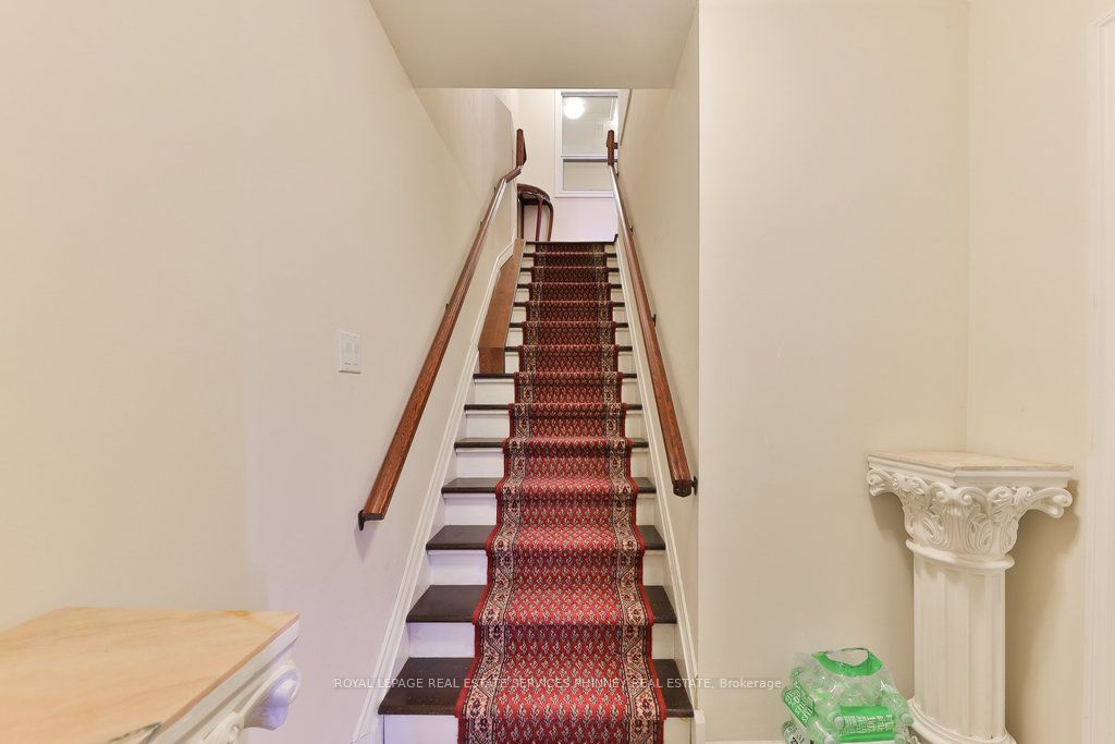 #26 - 2861 Sherwood Heights Drive Property Photo 29