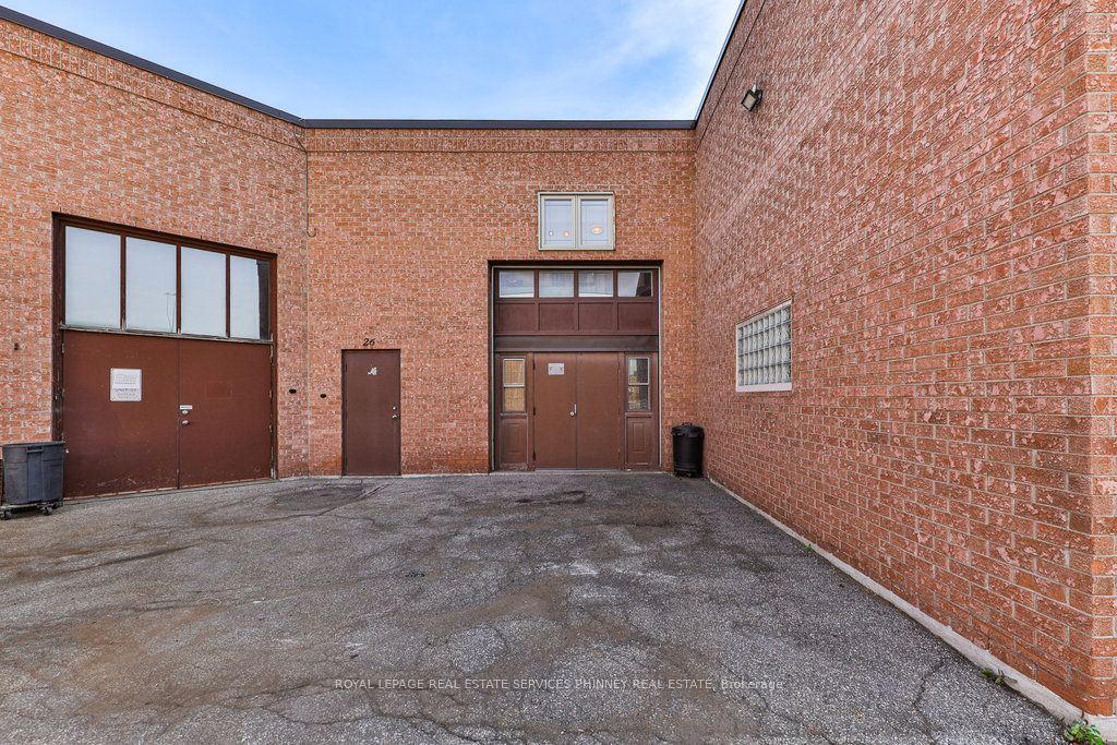 #26 - 2861 Sherwood Heights Drive Property Photo 31